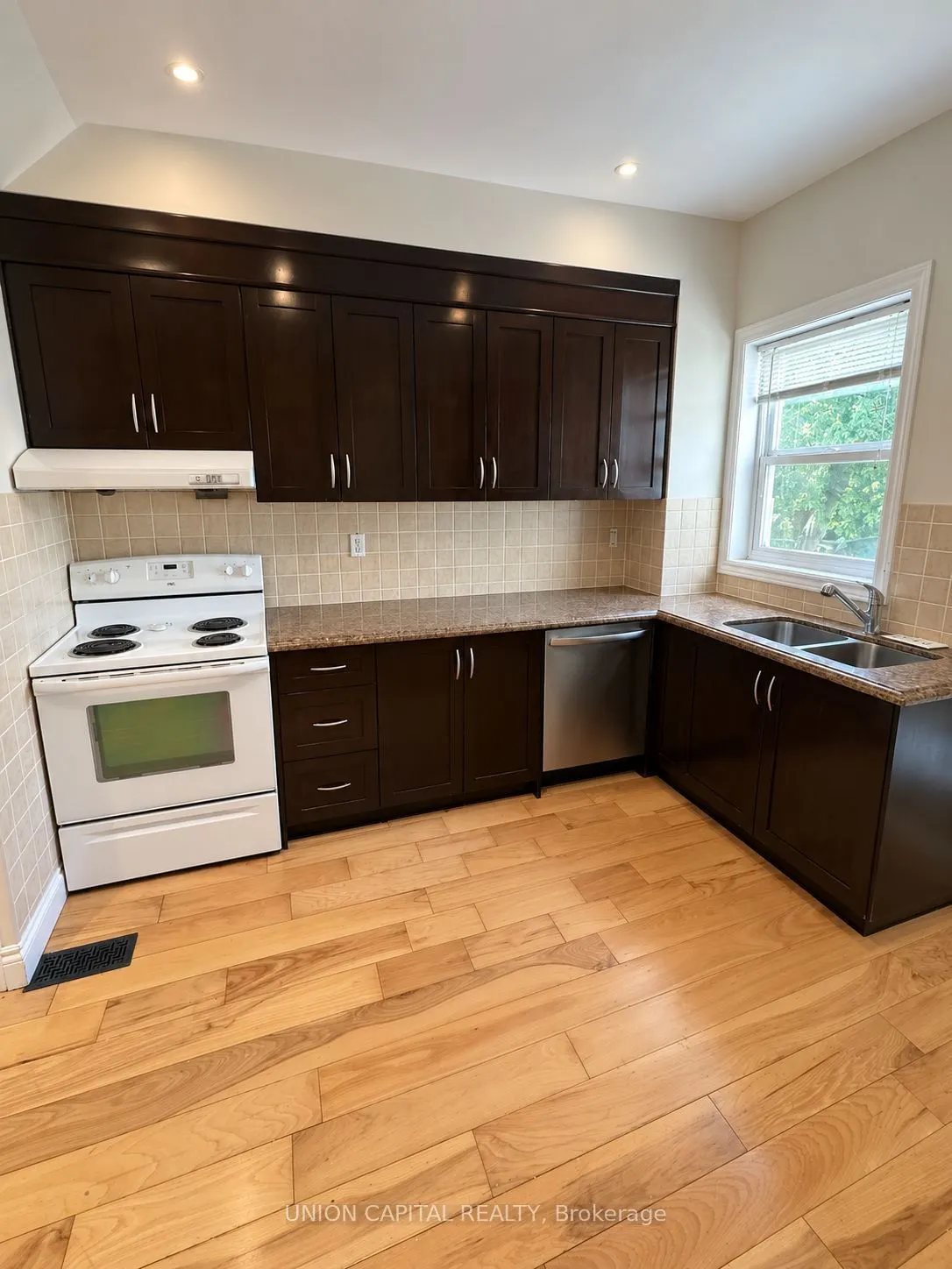 84 Runnymede Road #Main