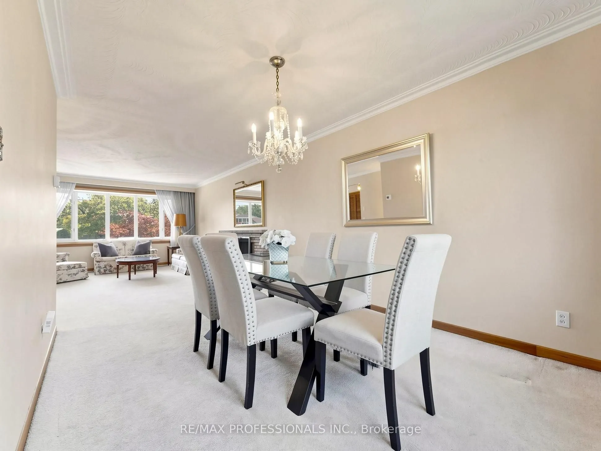 32 Summitcrest Drive