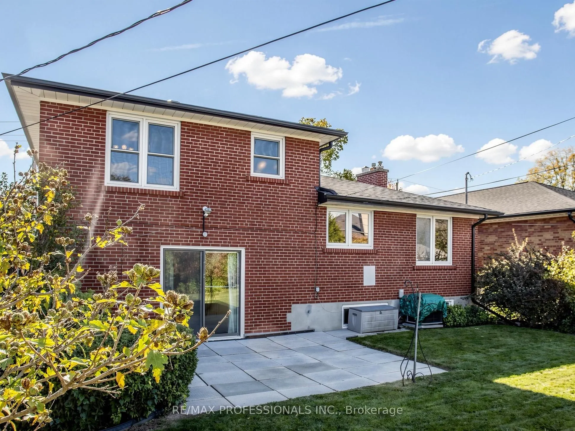 32 Summitcrest Drive