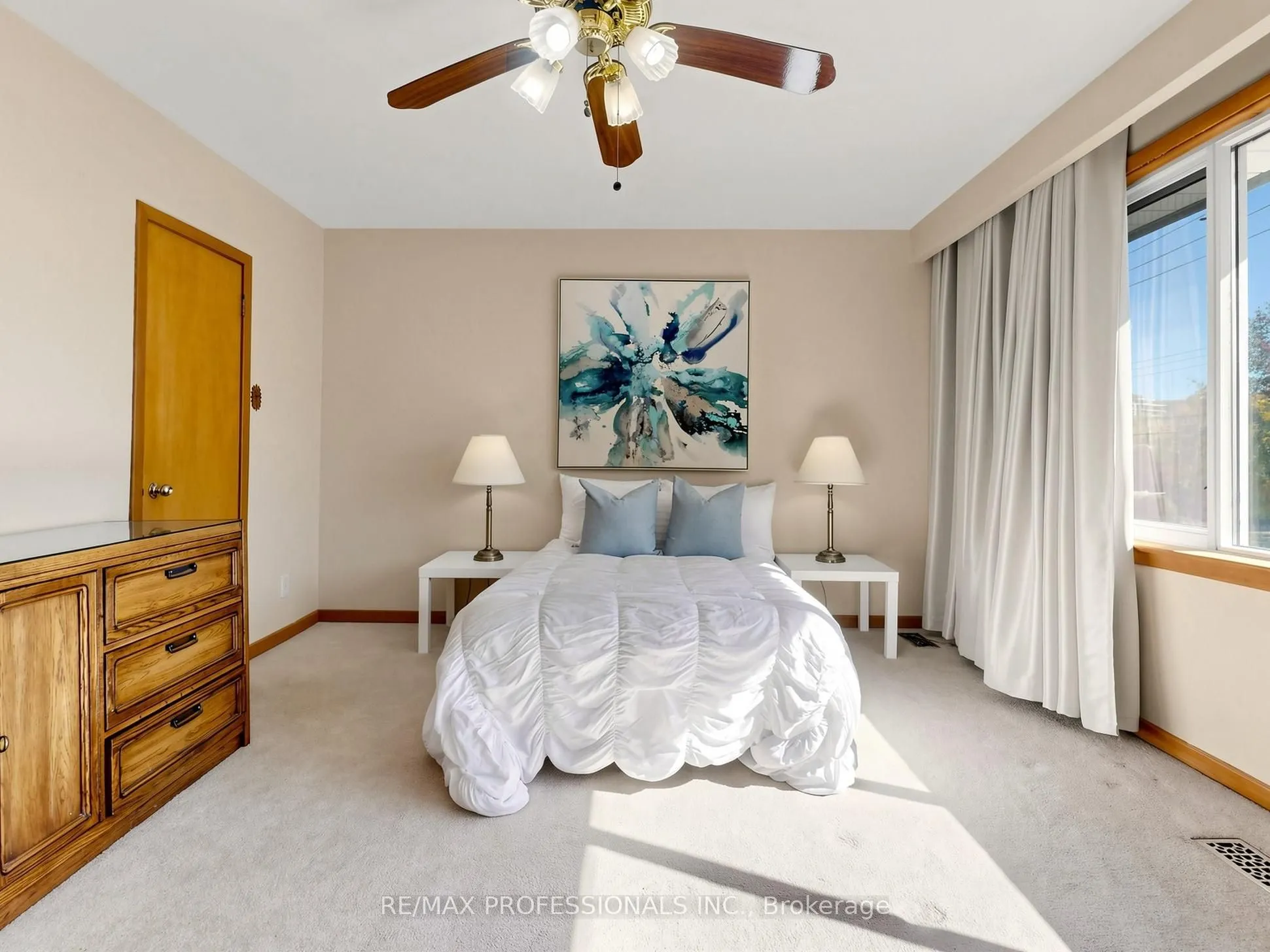 32 Summitcrest Drive
