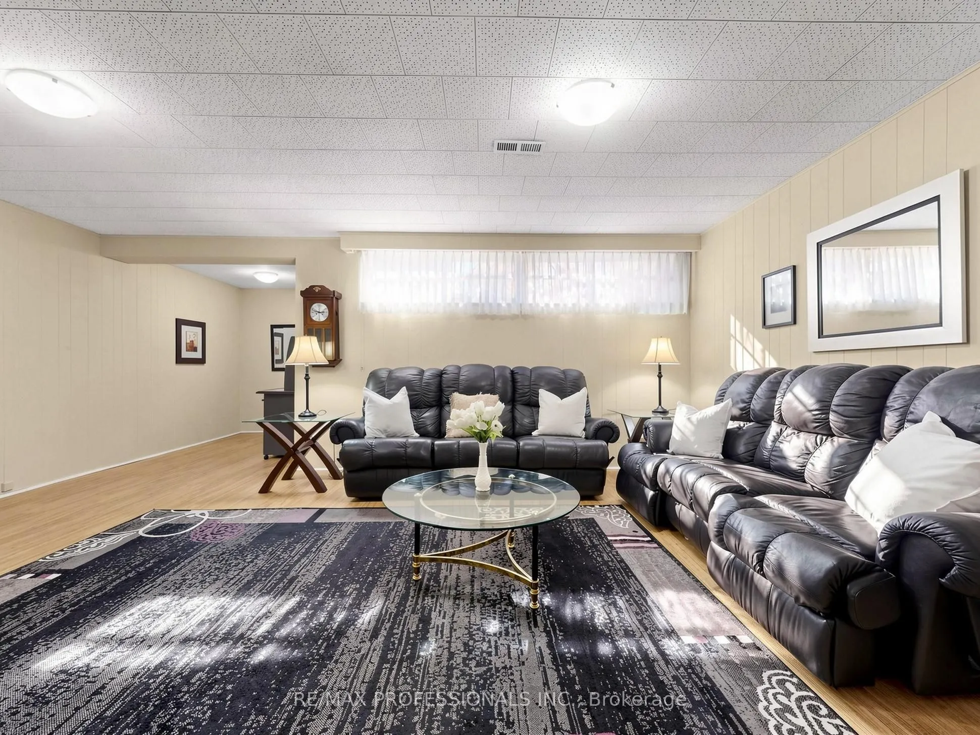 32 Summitcrest Drive