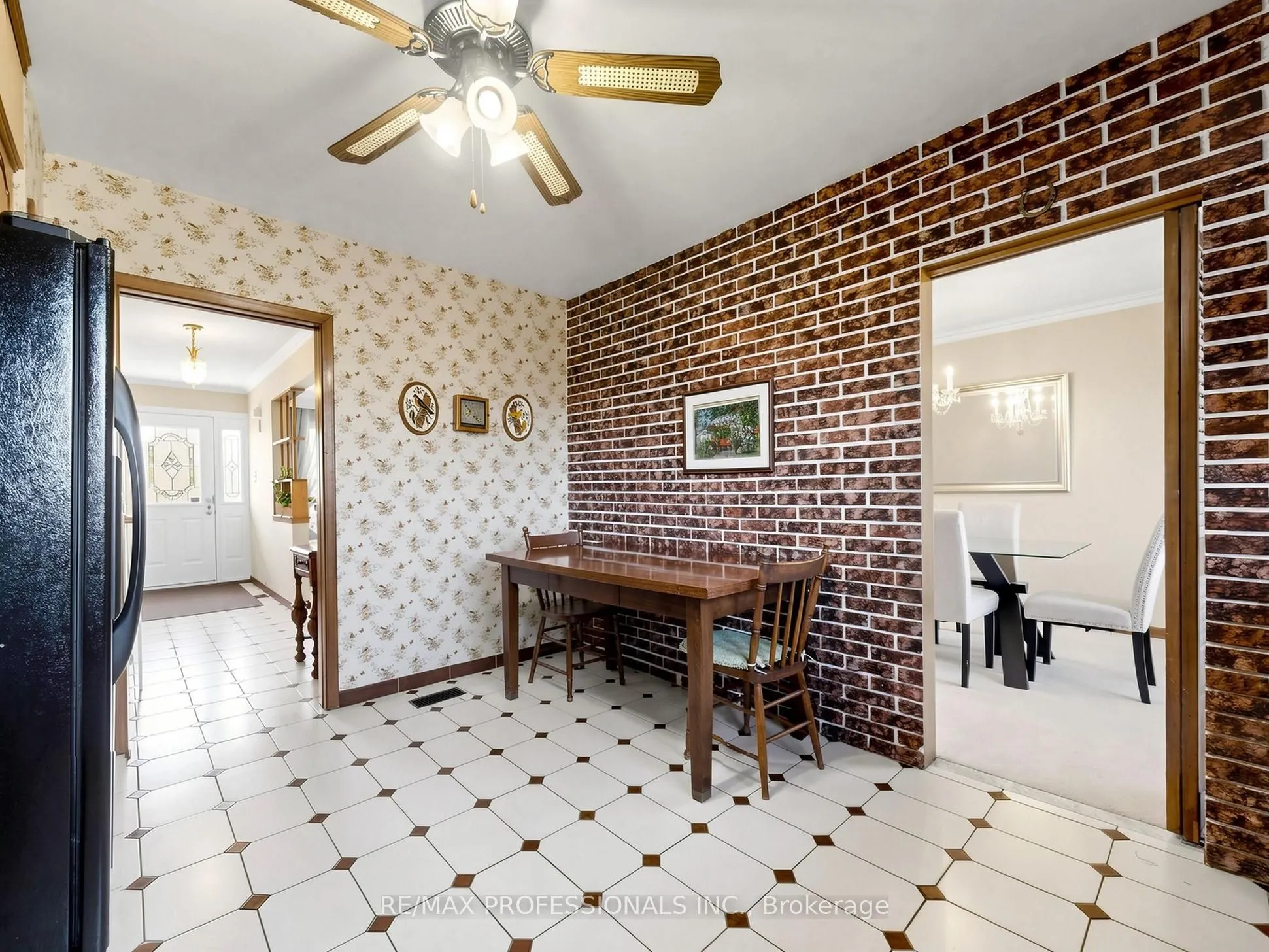 32 Summitcrest Drive