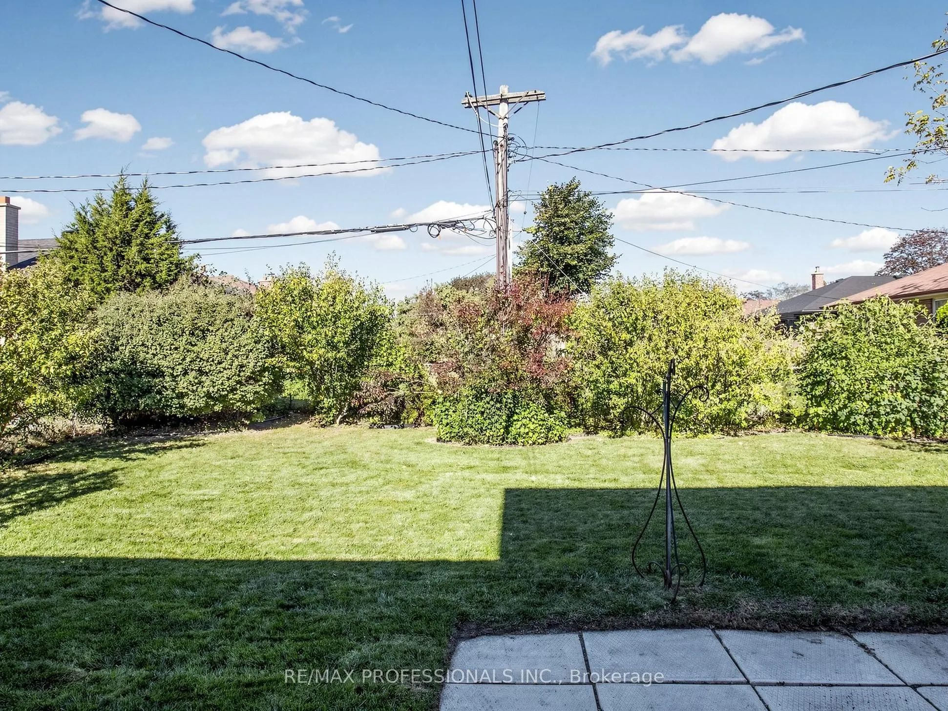 32 Summitcrest Drive
