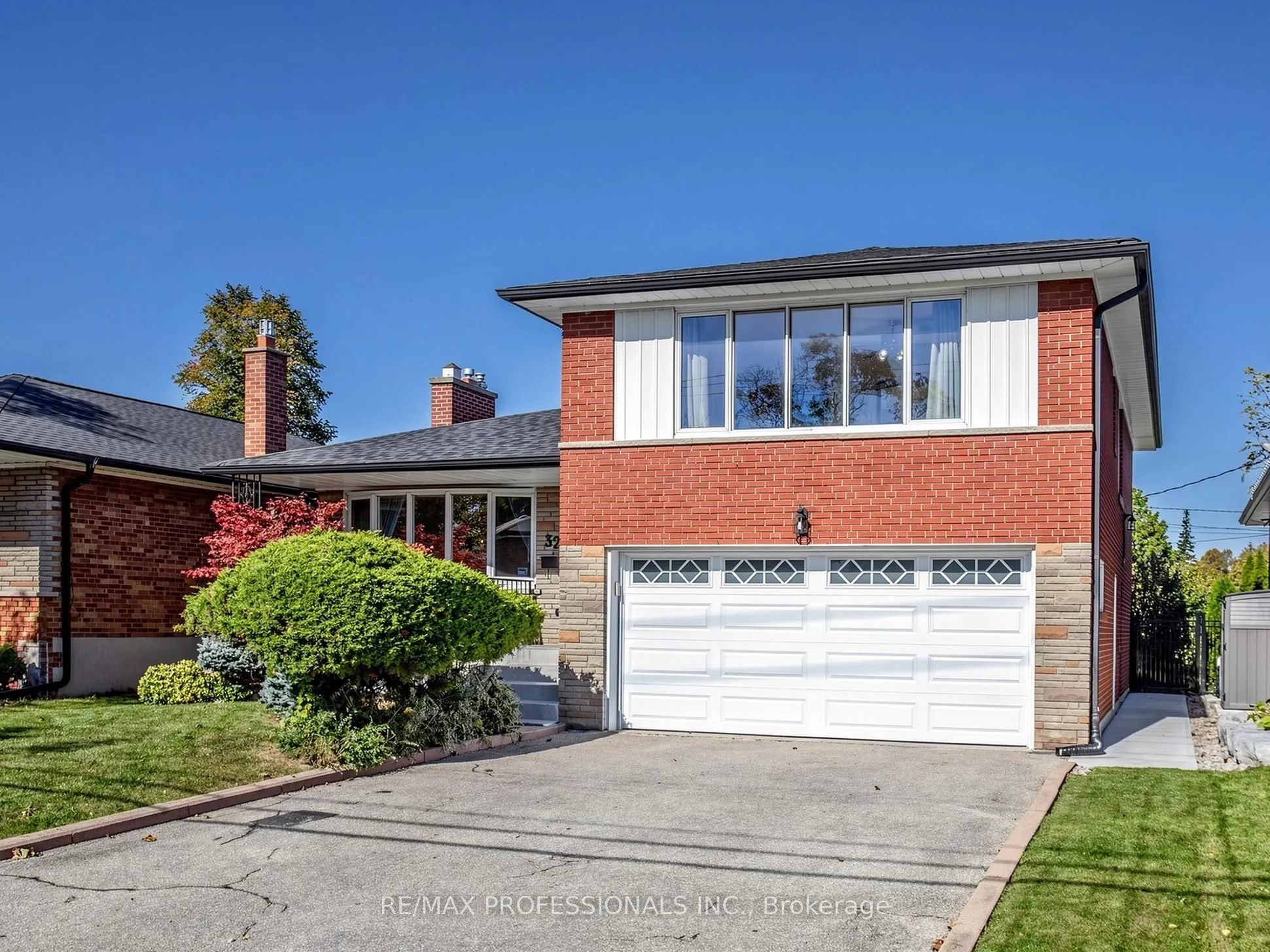 32 Summitcrest Drive