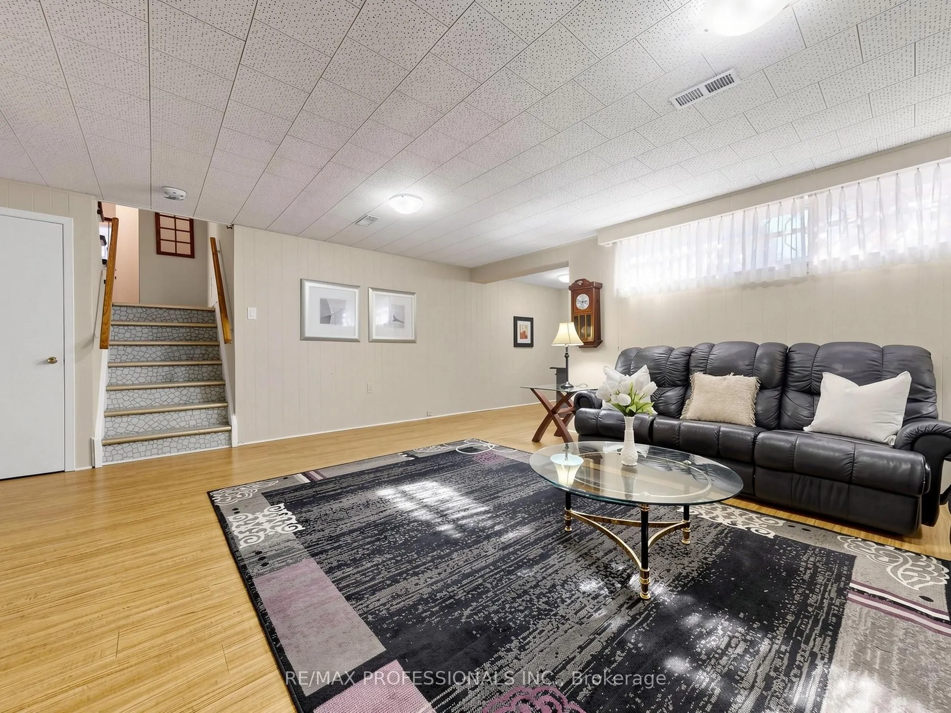 32 Summitcrest Drive