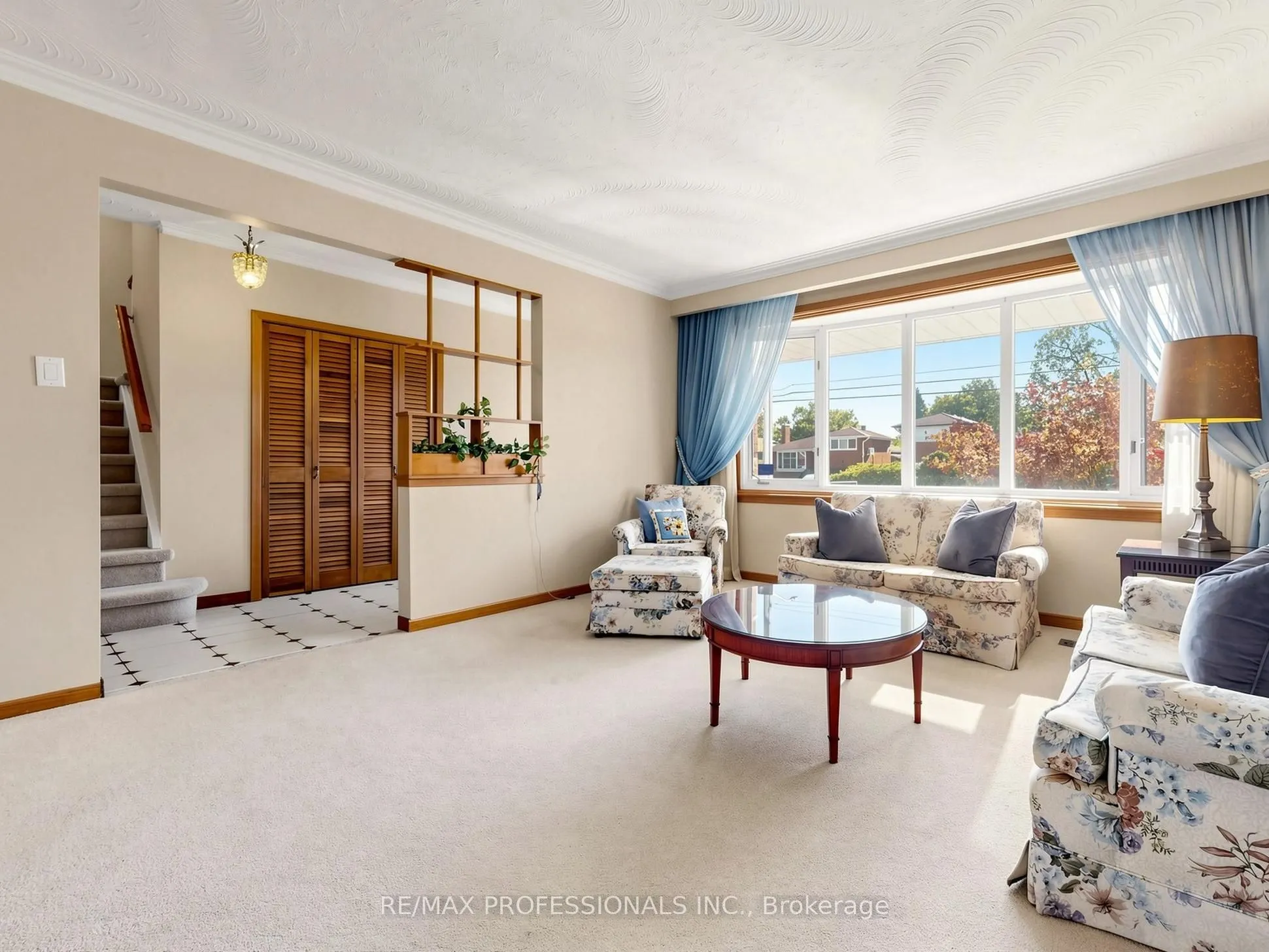 32 Summitcrest Drive