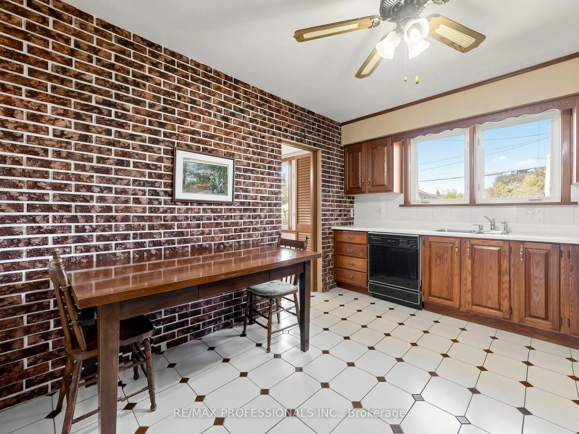 32 Summitcrest Drive