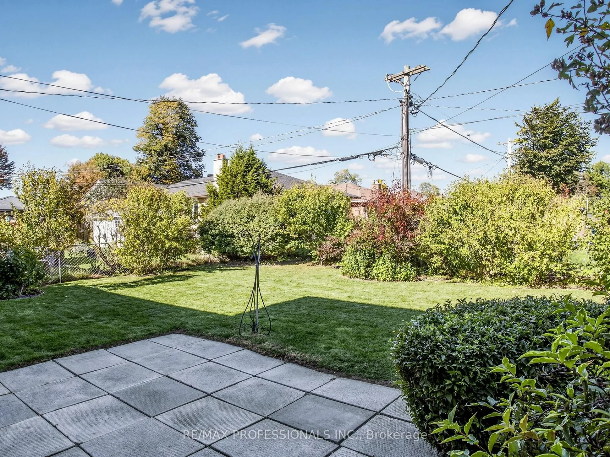 32 Summitcrest Drive
