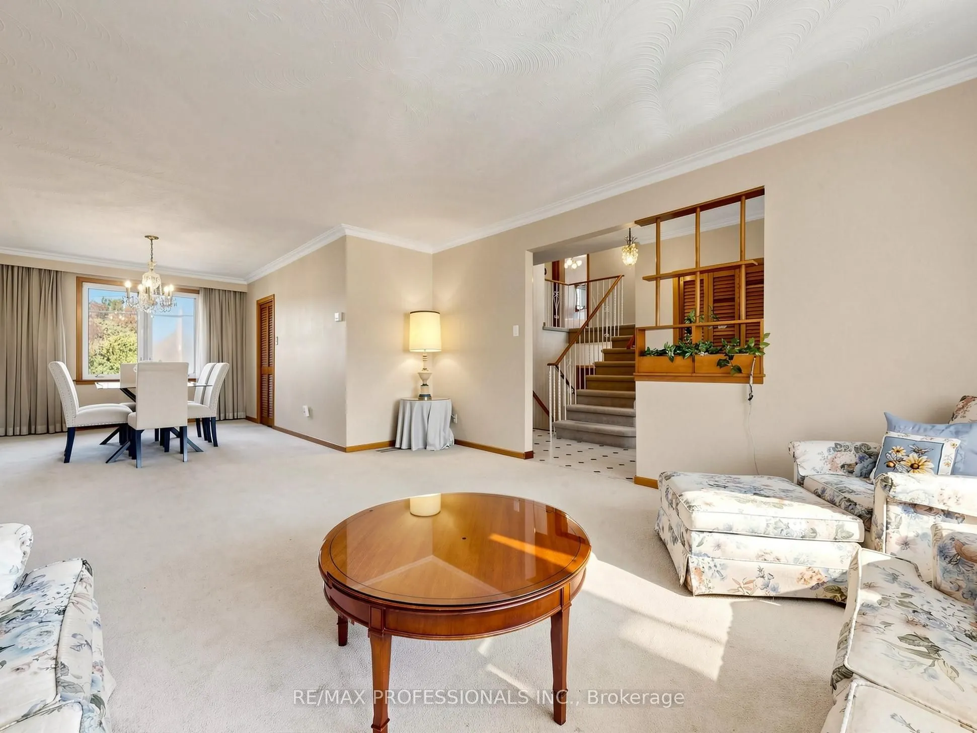 32 Summitcrest Drive