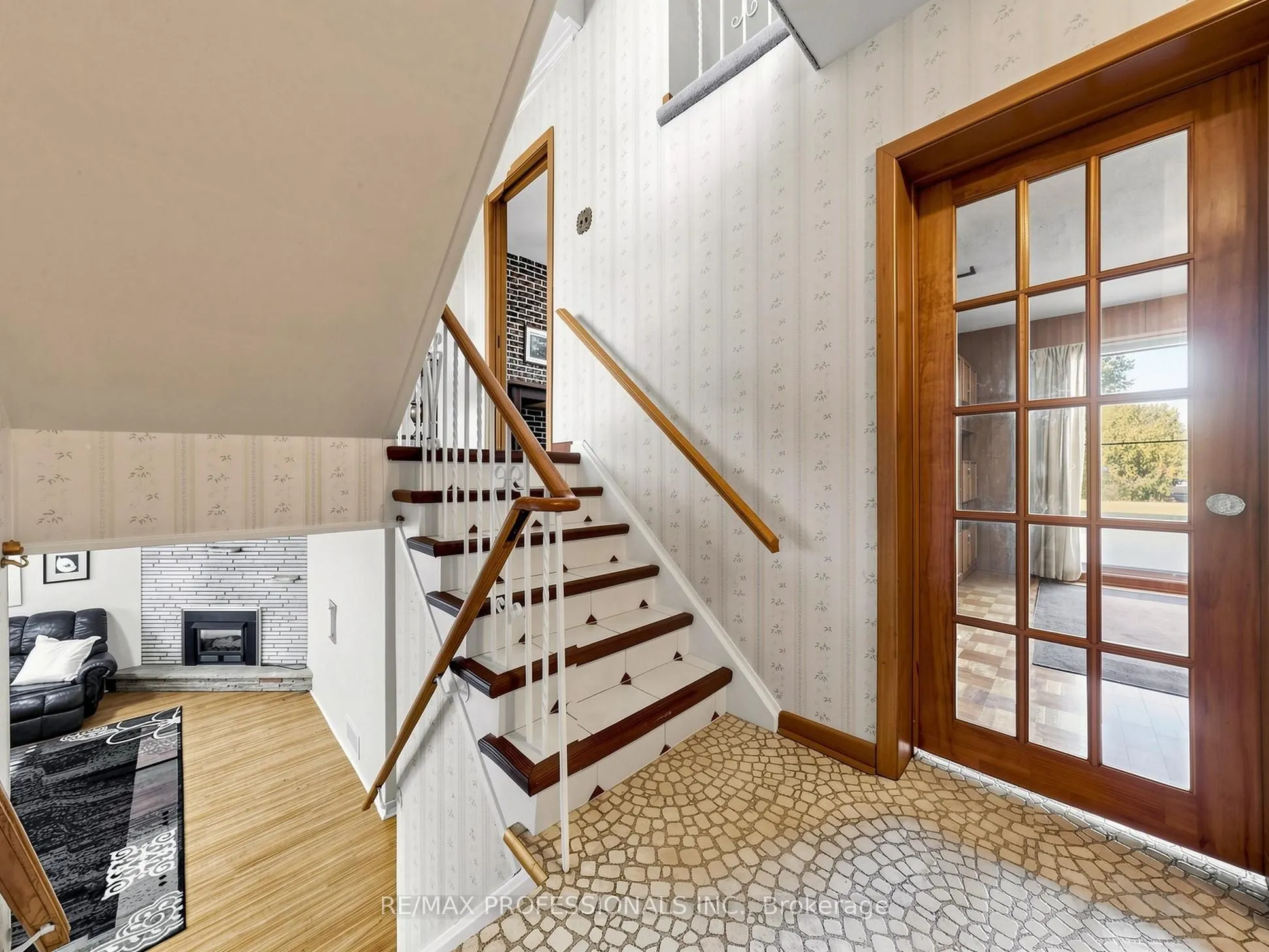 32 Summitcrest Drive