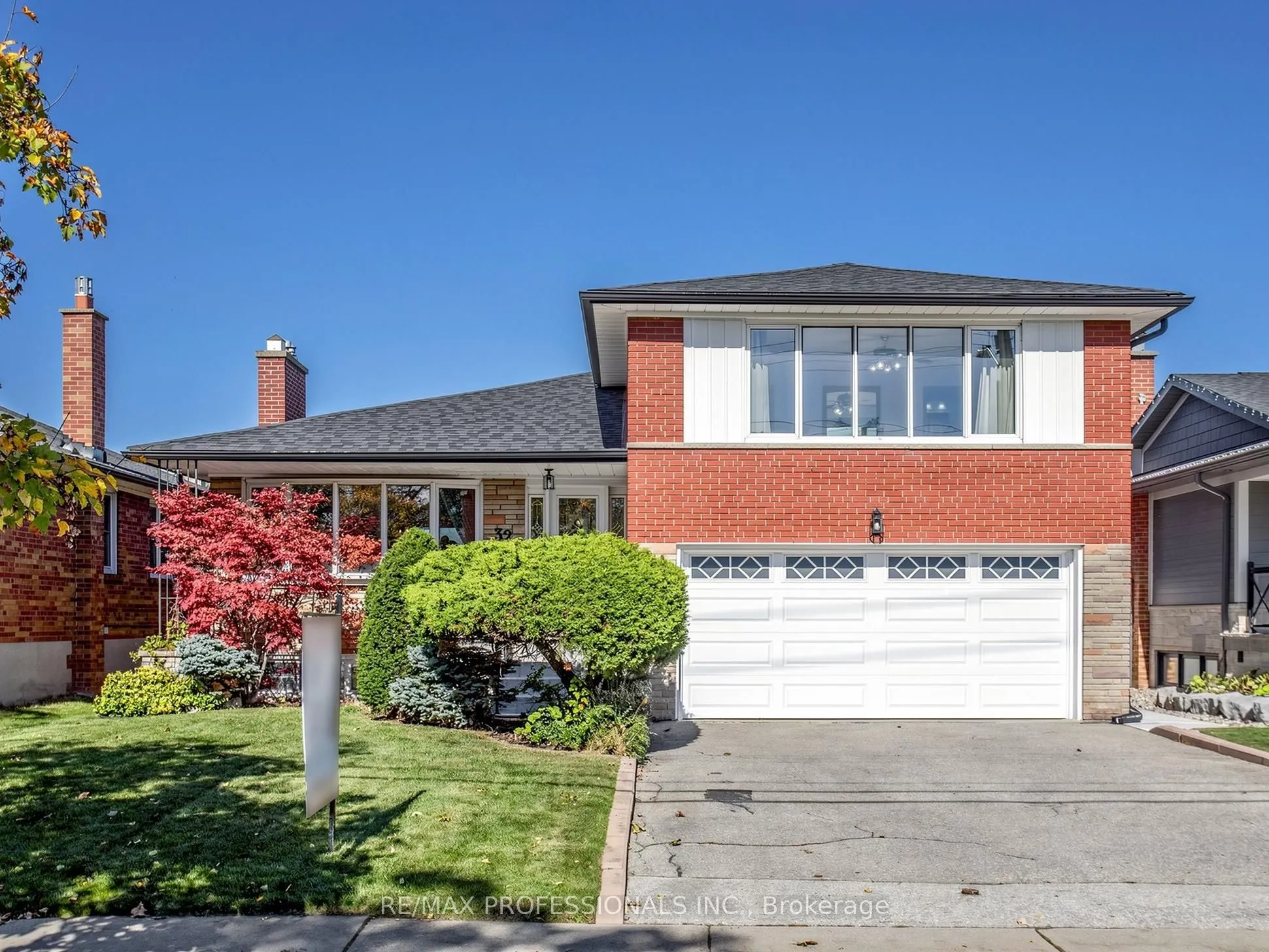 32 Summitcrest Drive