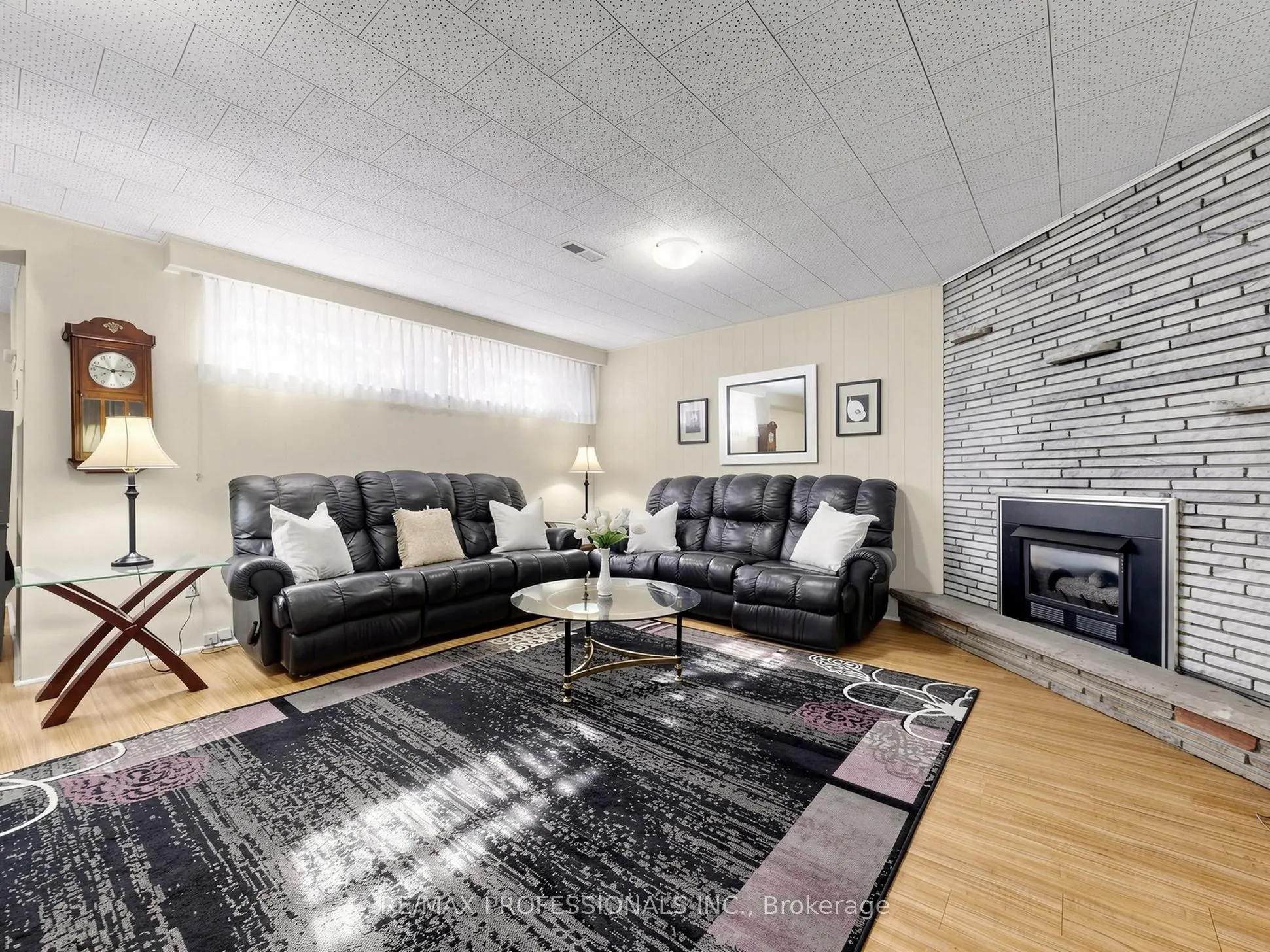 32 Summitcrest Drive
