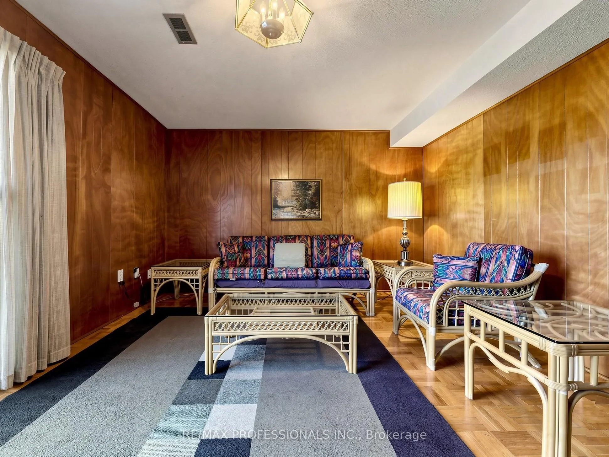 32 Summitcrest Drive