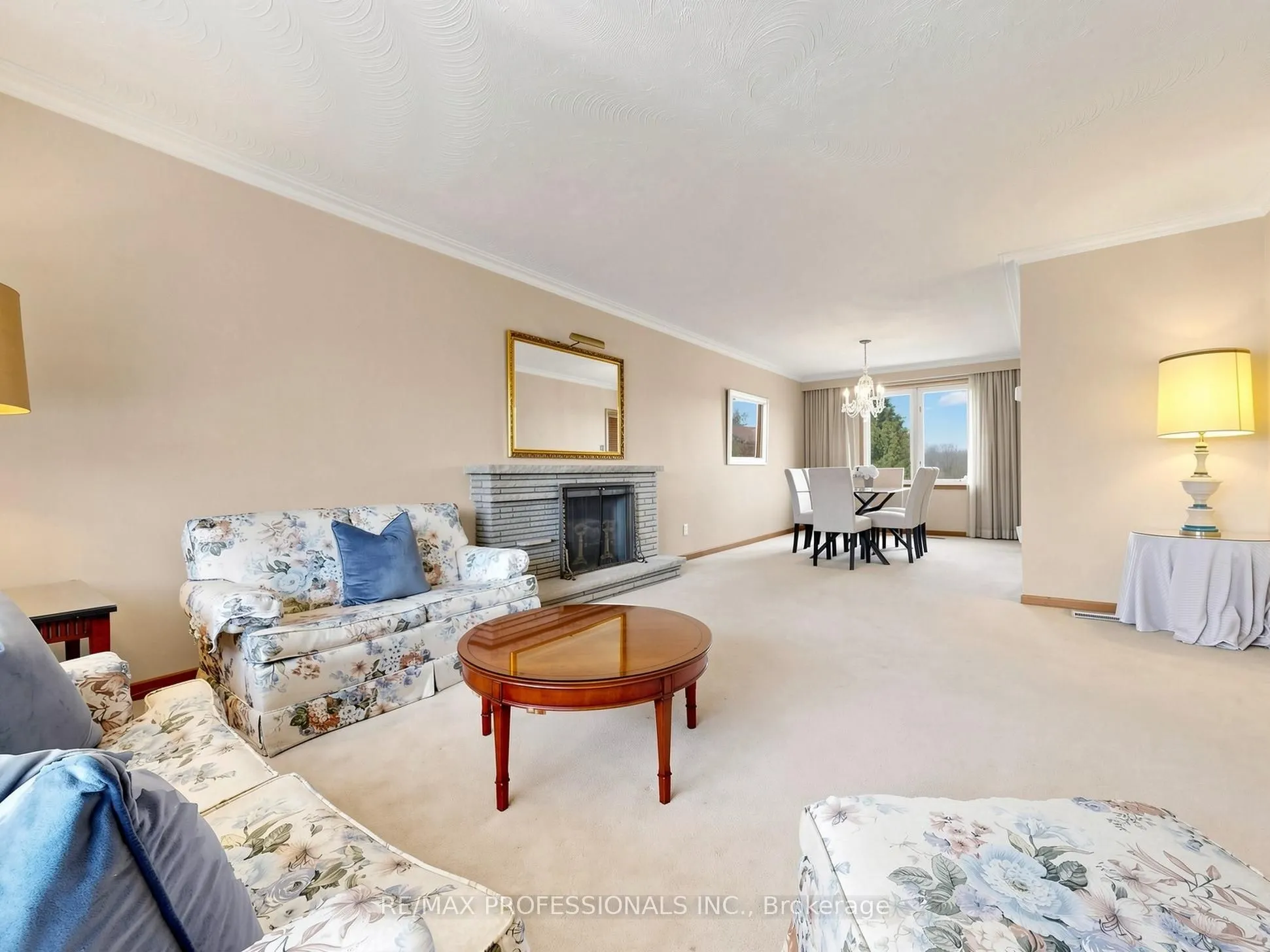 32 Summitcrest Drive