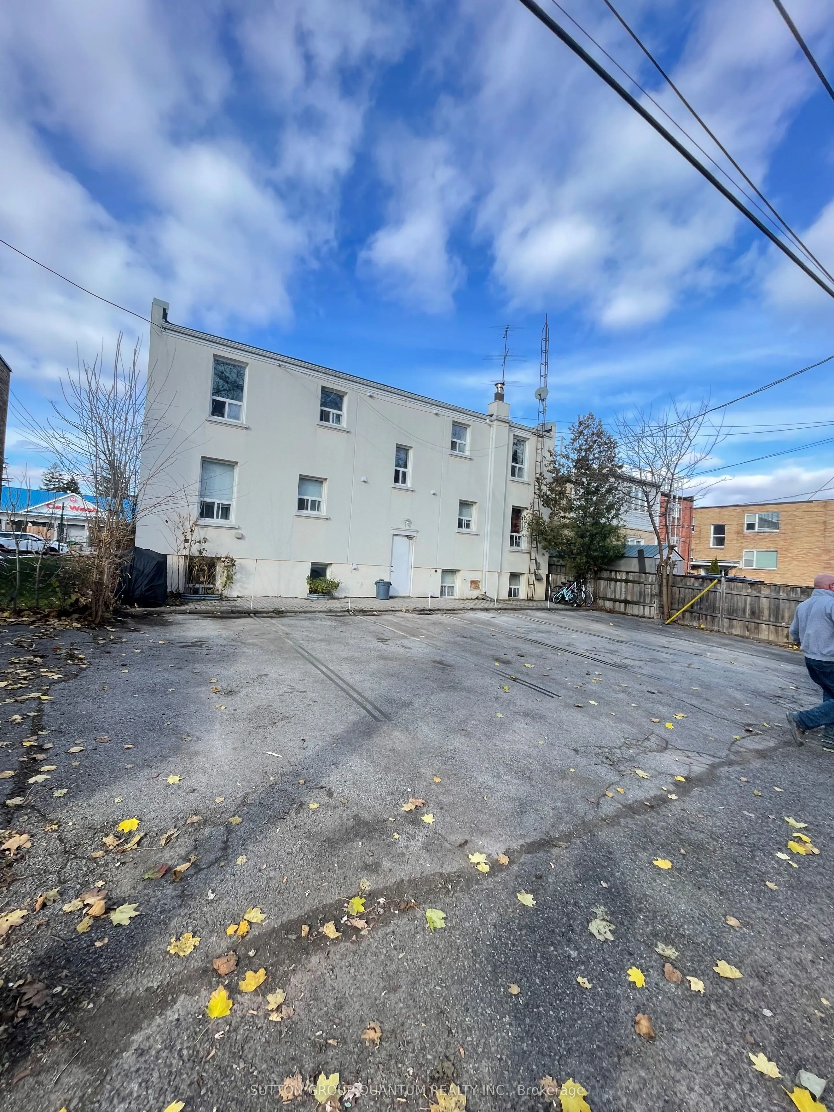 339 Lakeshore Road E ##2