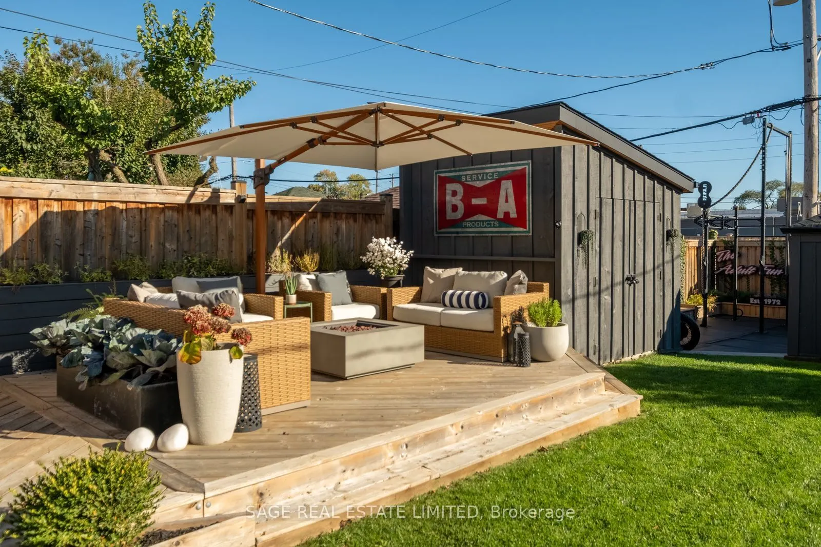 11 Maple Boulevard