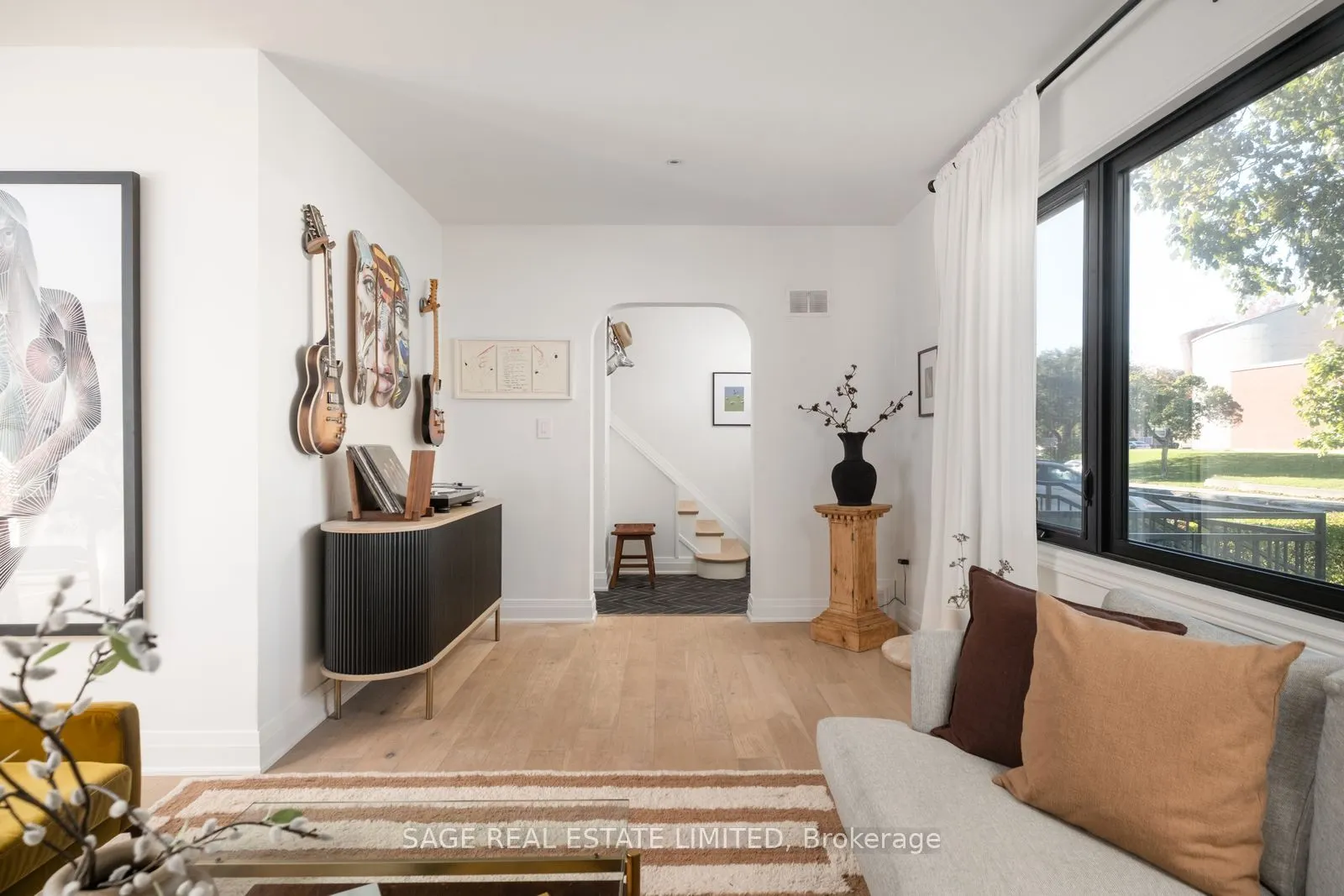 11 Maple Boulevard