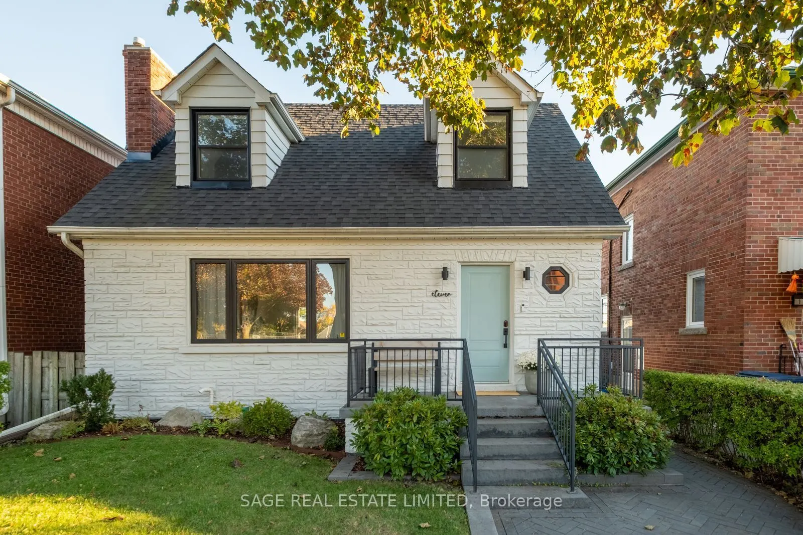 11 Maple Boulevard