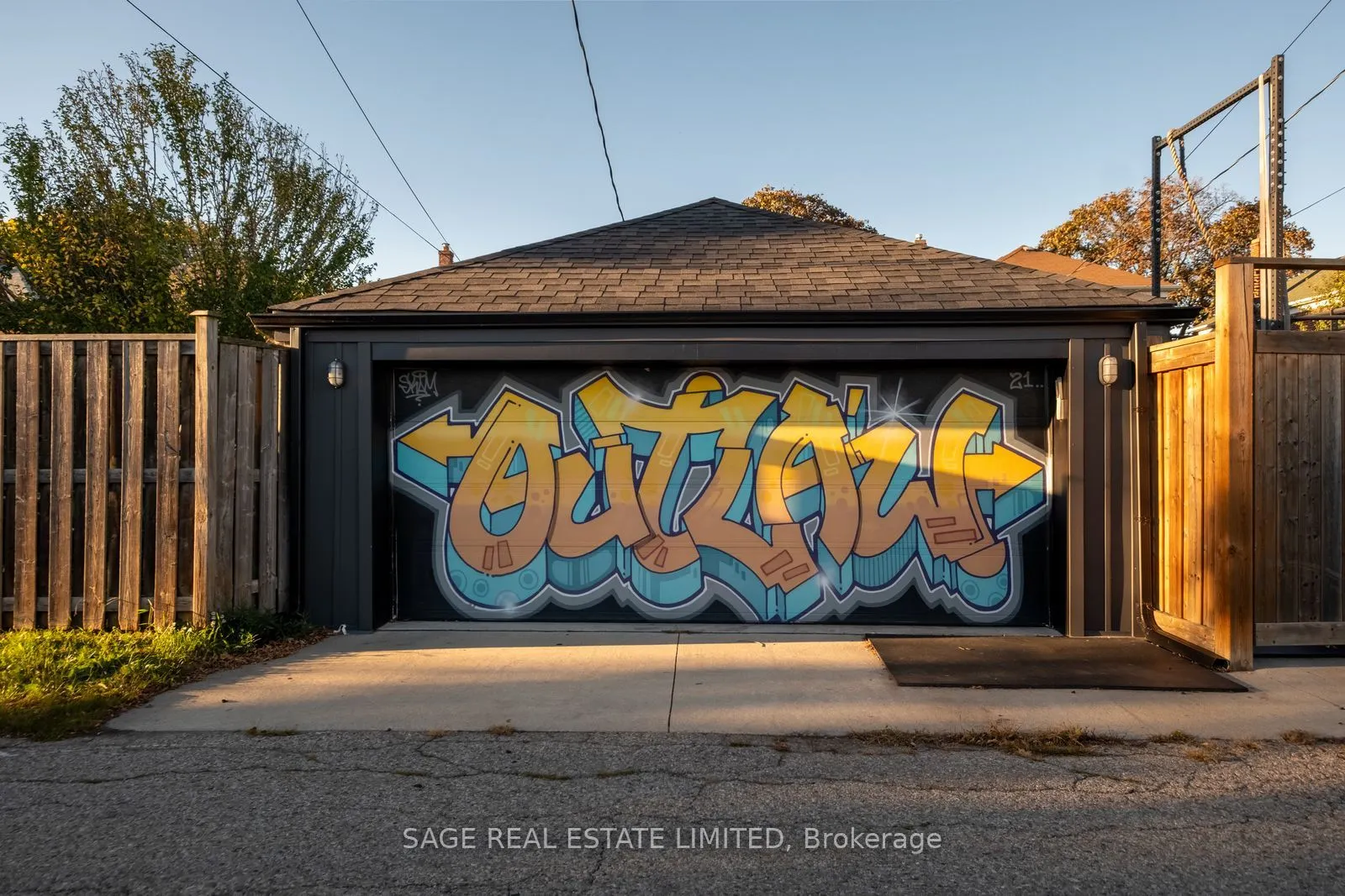 11 Maple Boulevard