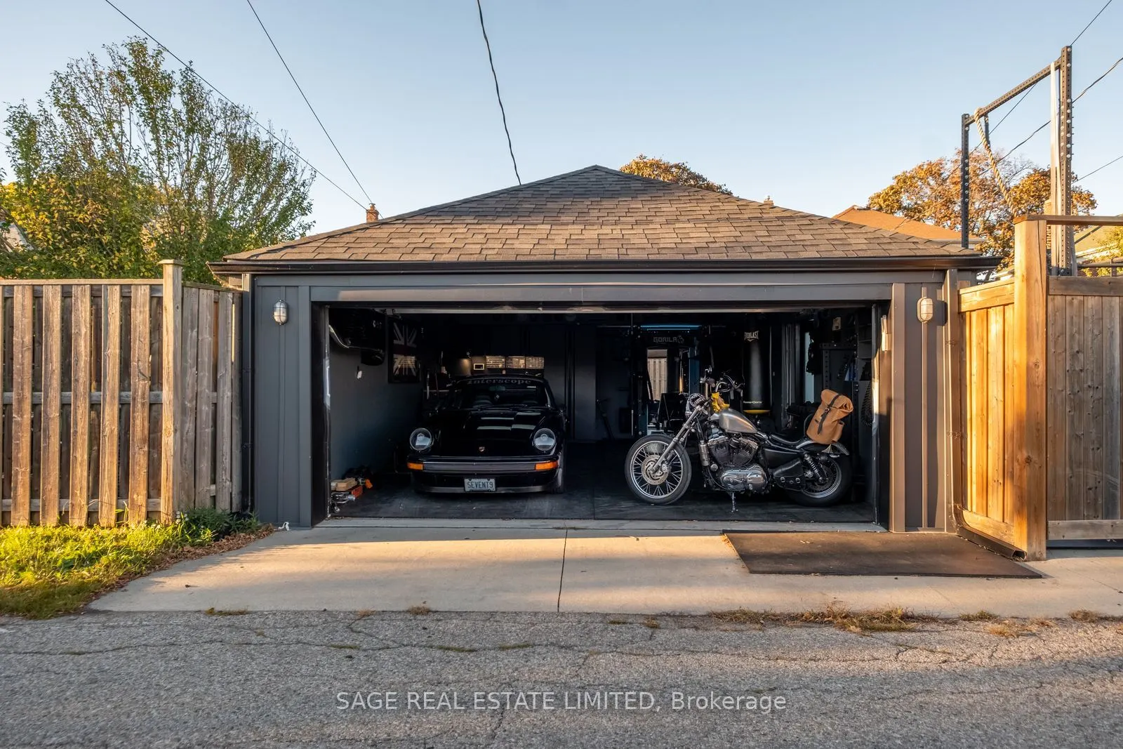 11 Maple Boulevard