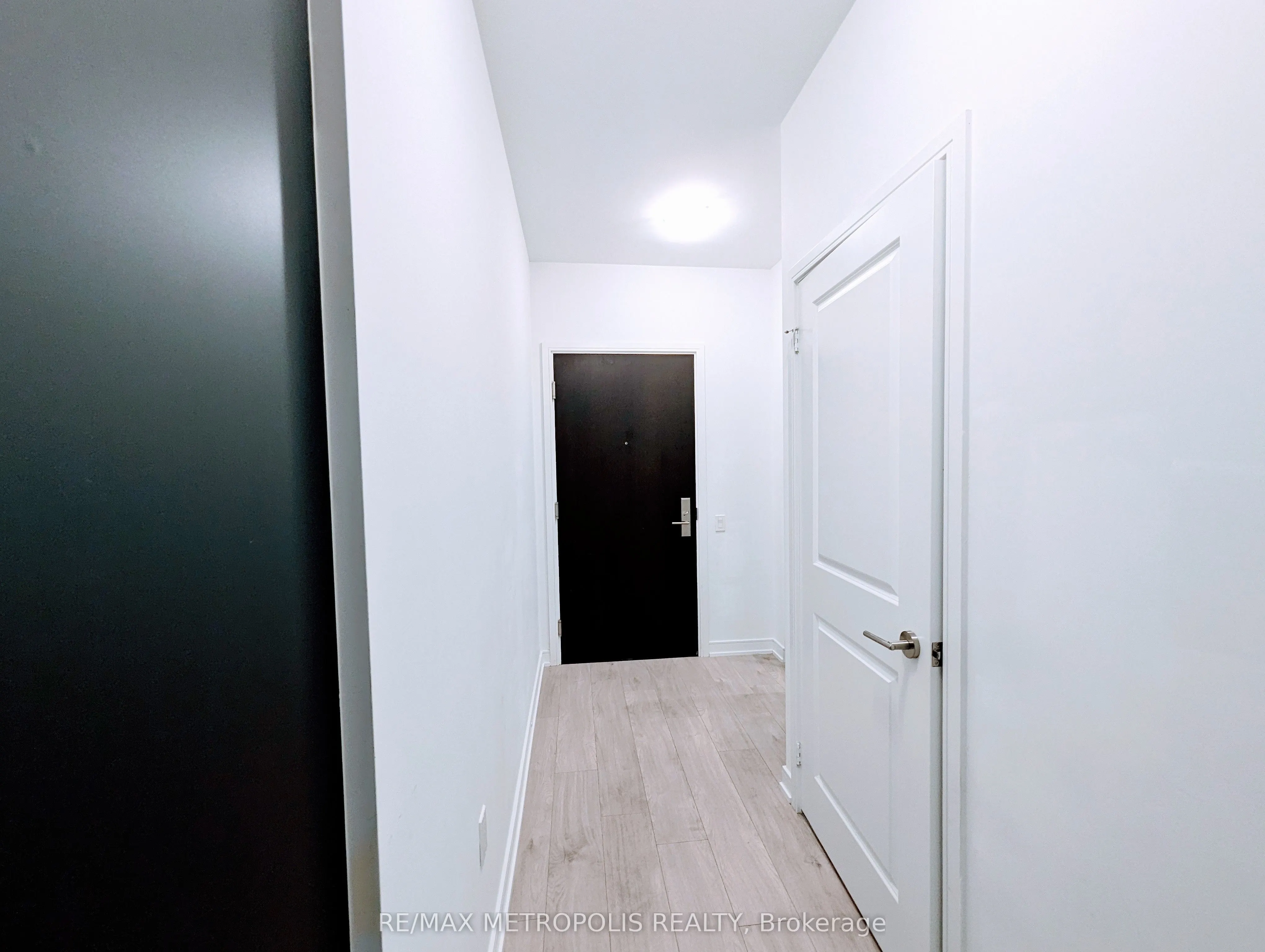8 Nahani Way #3403