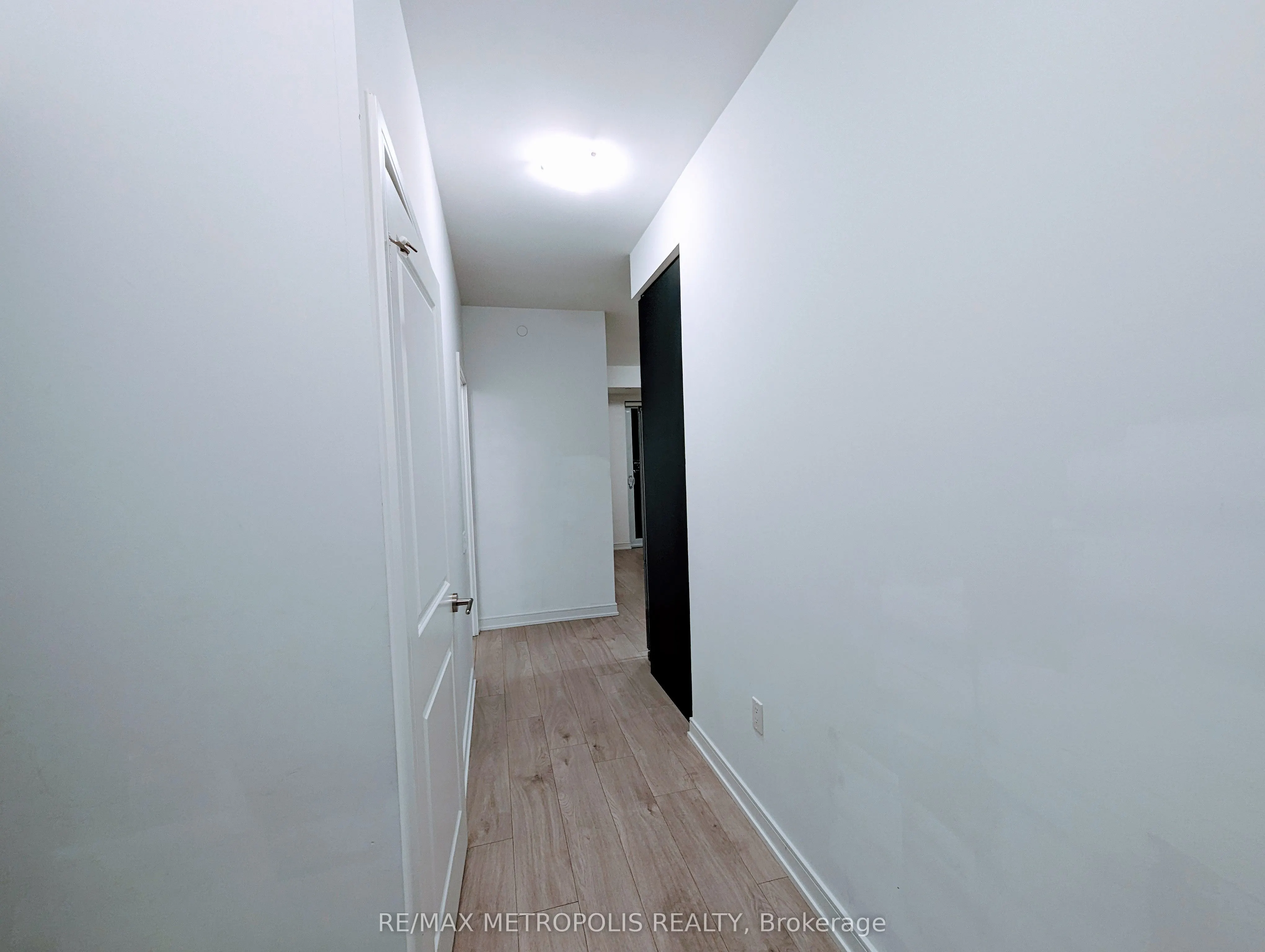 8 Nahani Way #3403