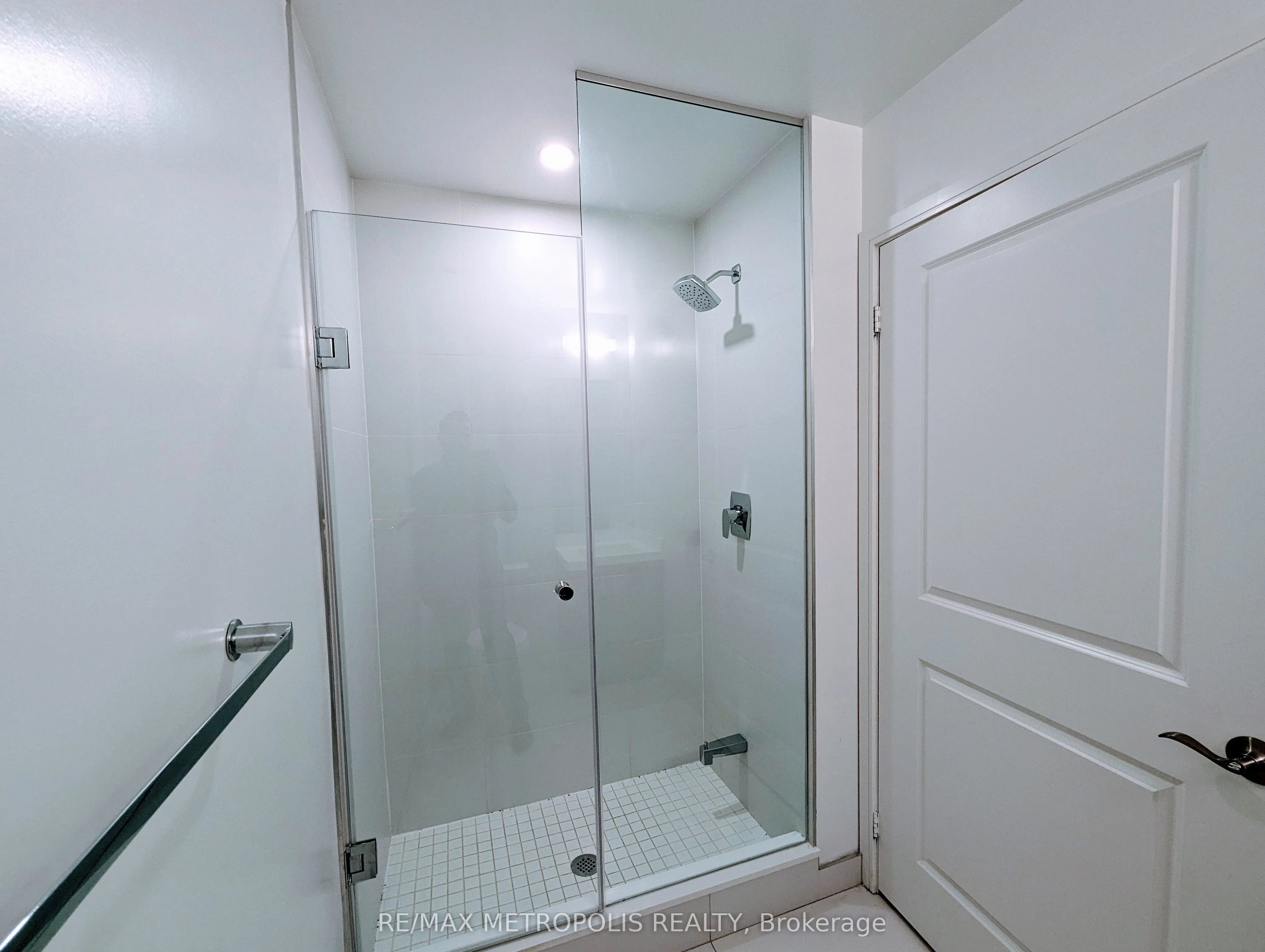 8 Nahani Way #3403