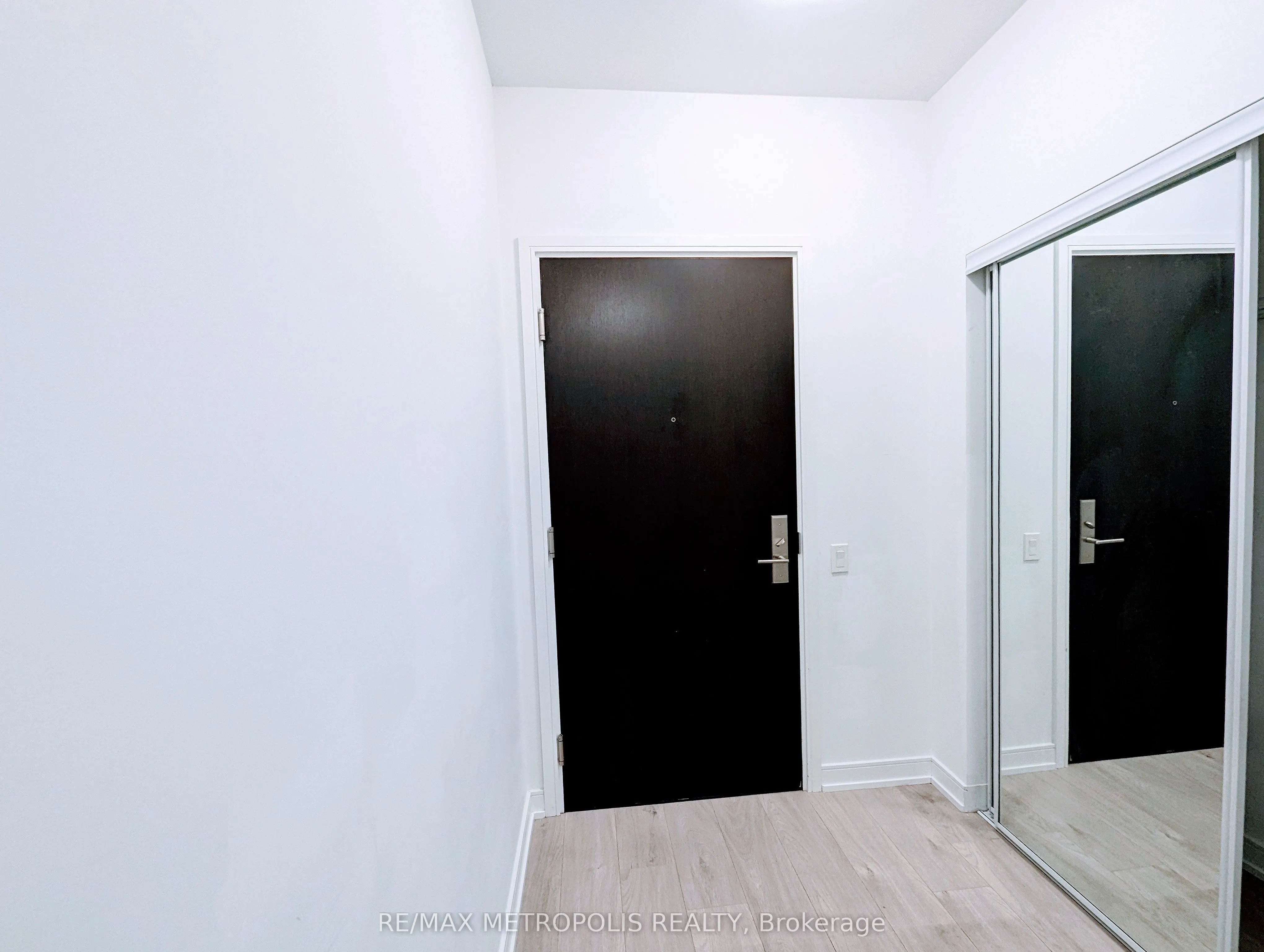 8 Nahani Way #3403