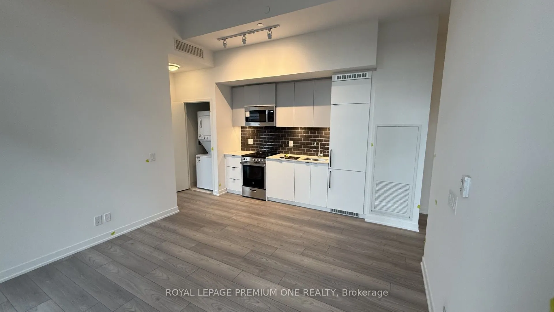 285 Dufferin Street W #430