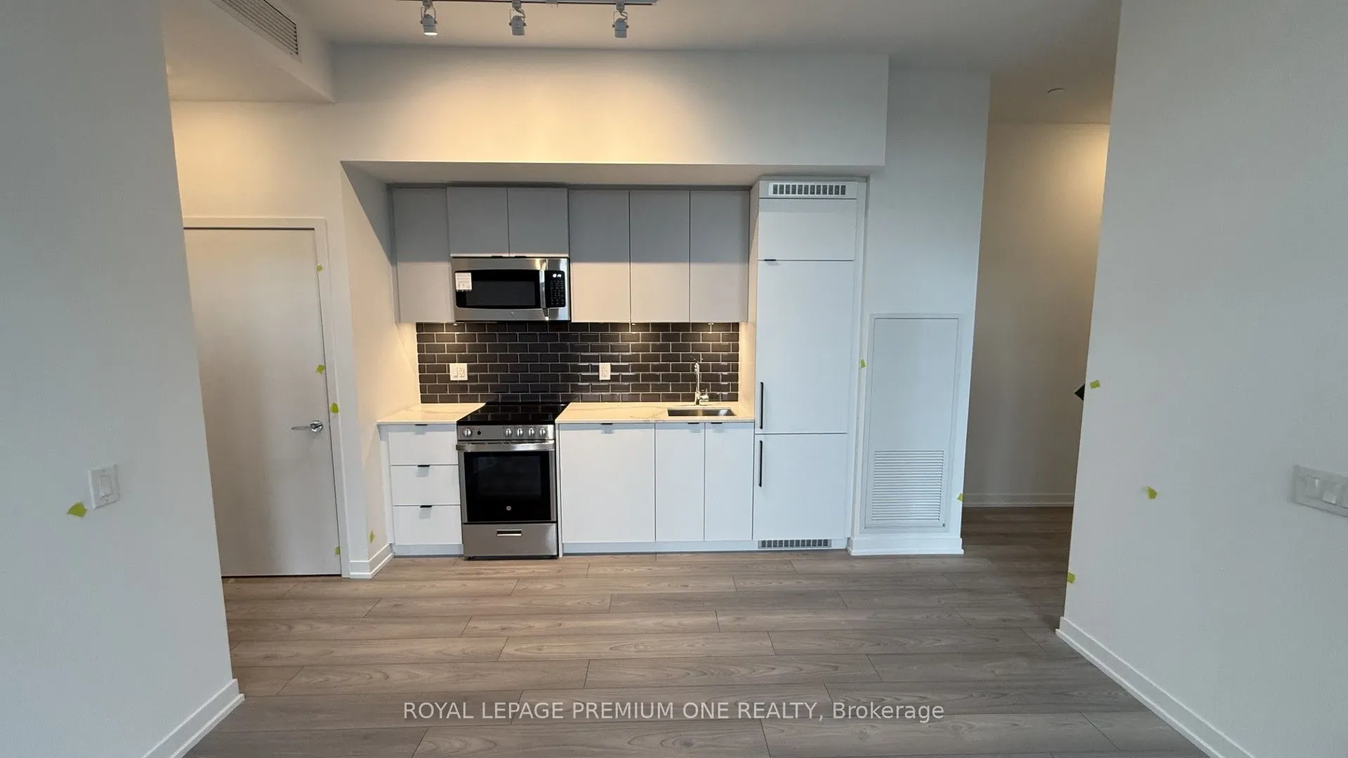 285 Dufferin Street W #430