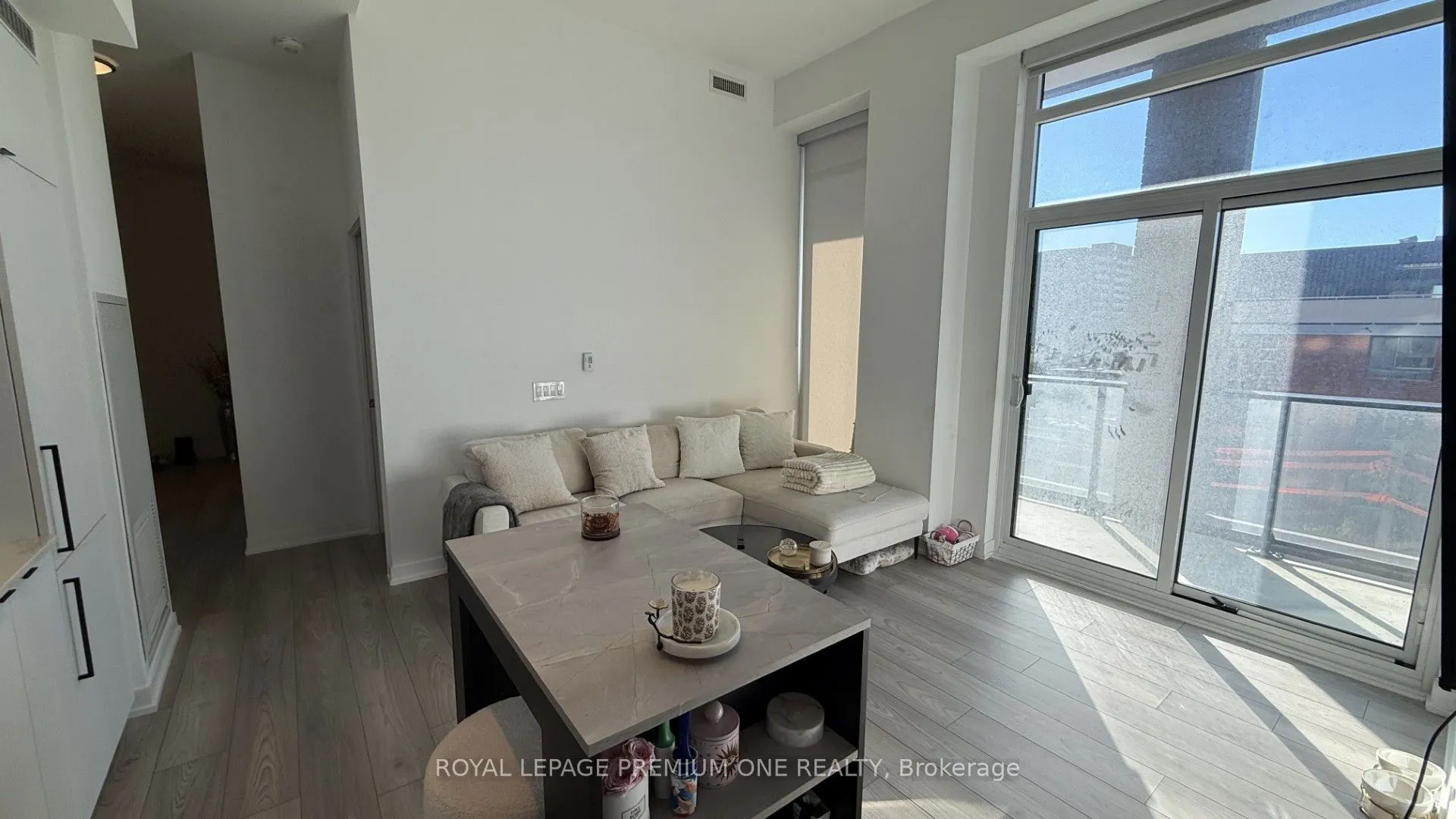 285 Dufferin Street W #430