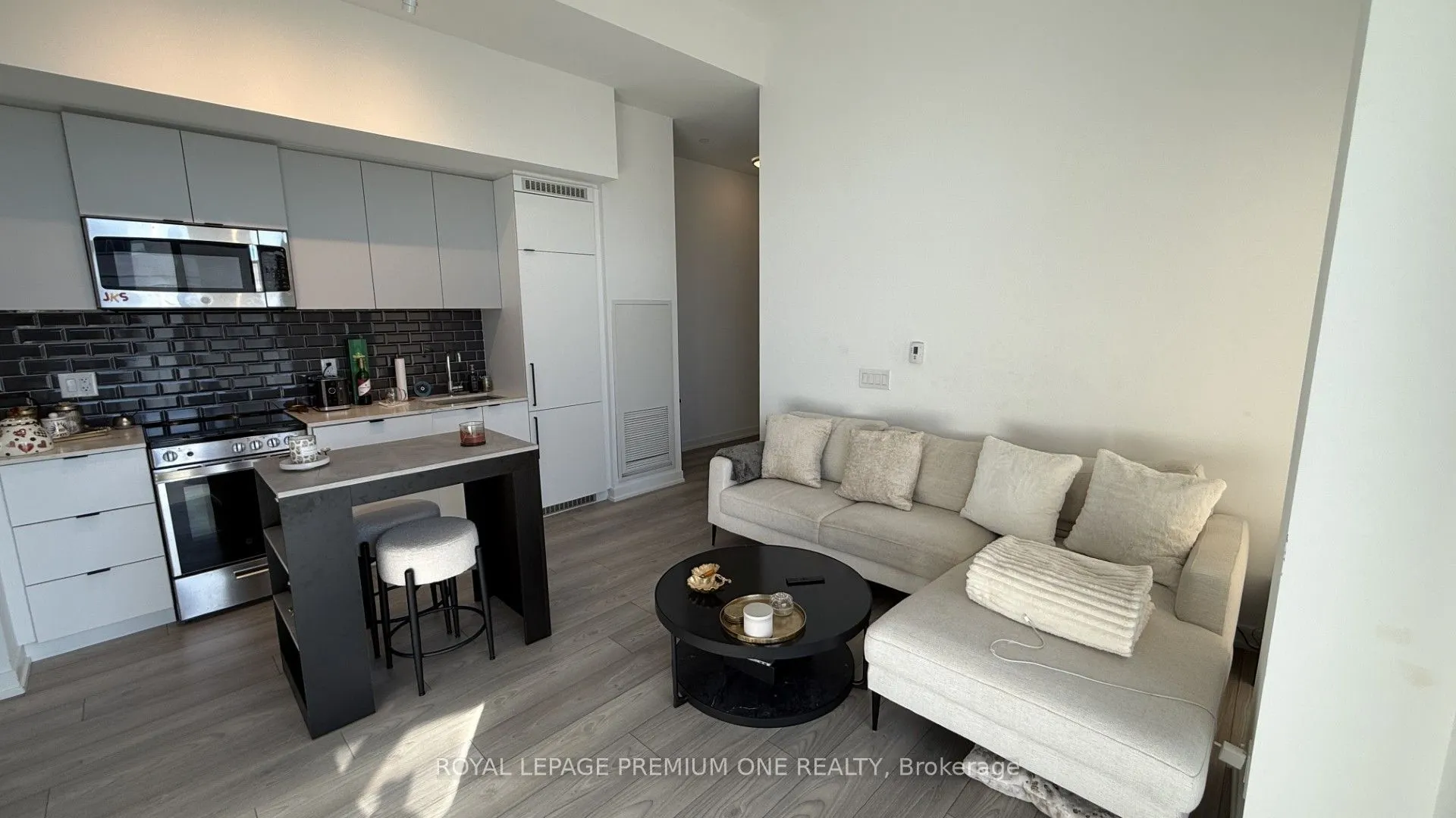 285 Dufferin Street W #430