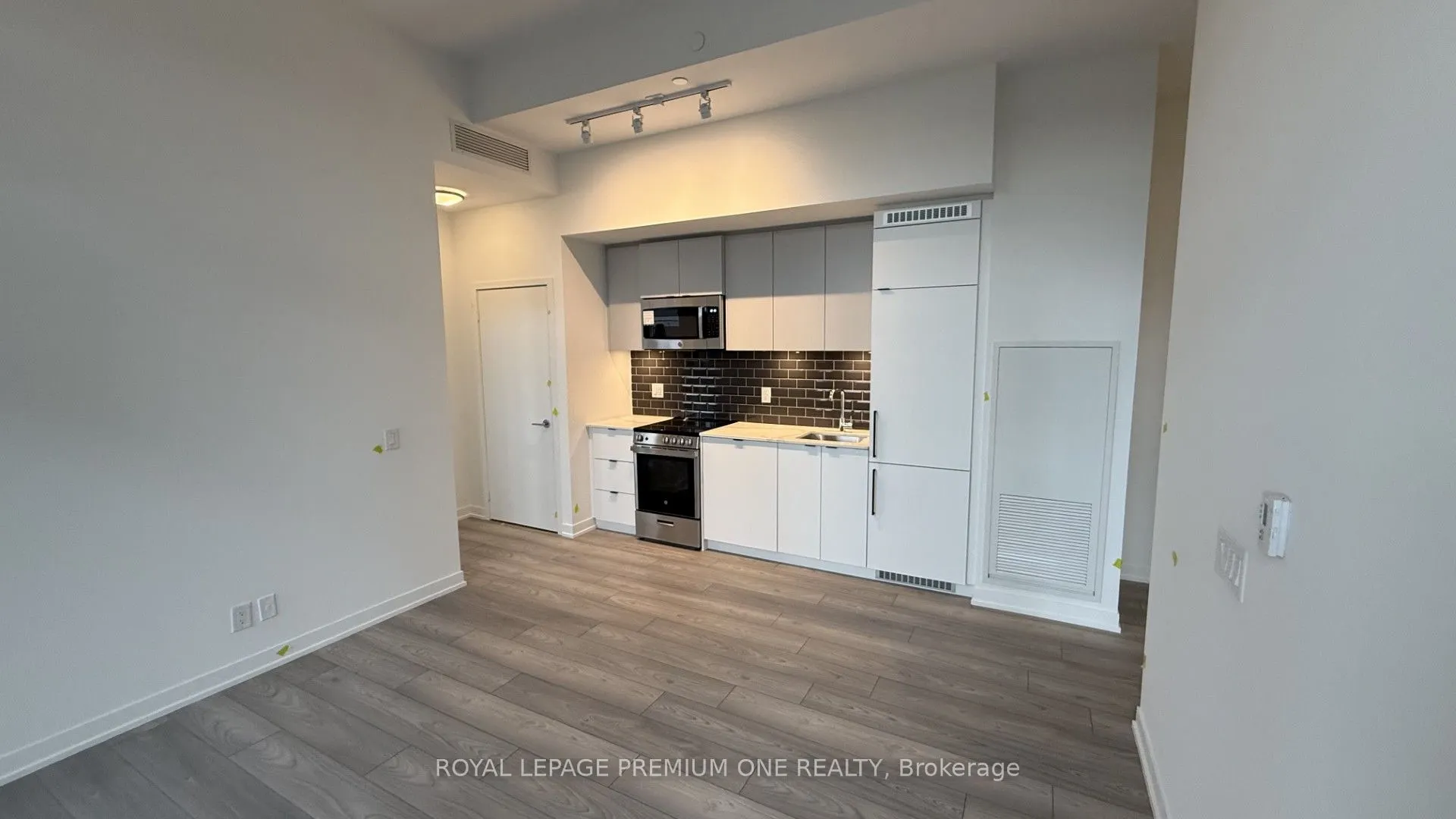 285 Dufferin Street W #430