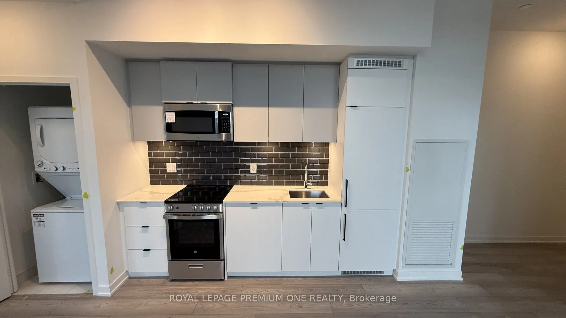 285 Dufferin Street W #430