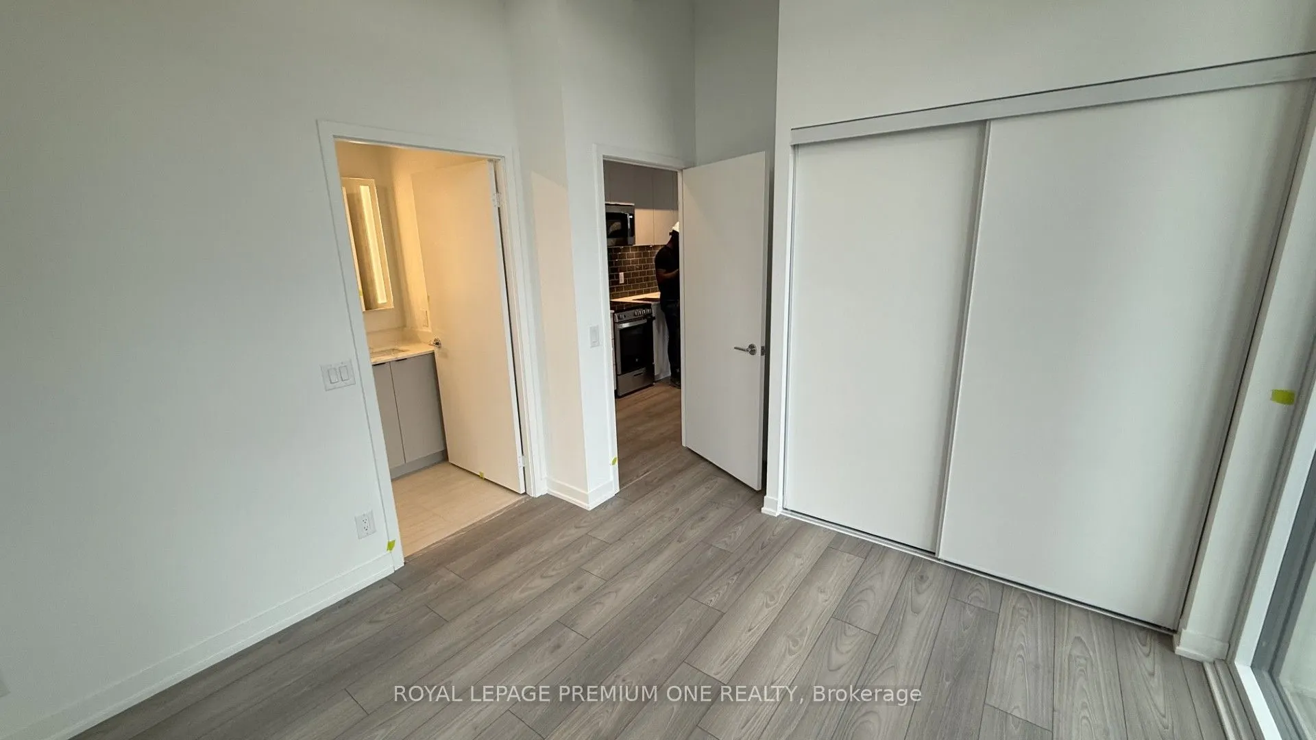 285 Dufferin Street W #430
