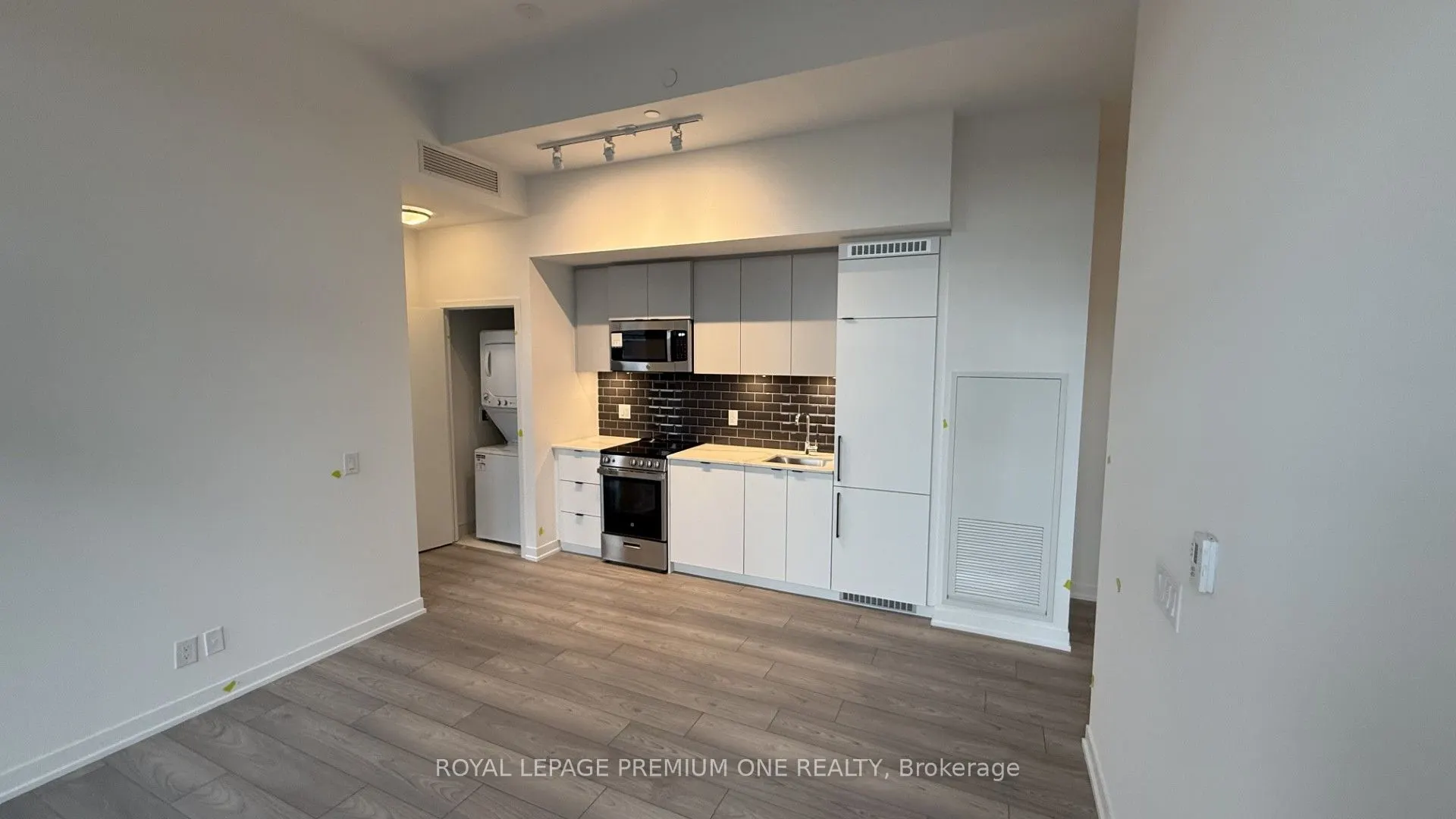 285 Dufferin Street W #430
