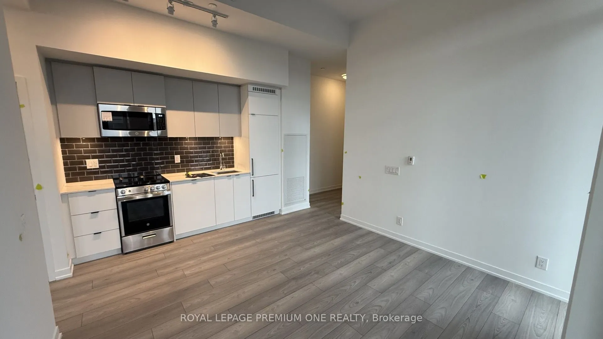 285 Dufferin Street W #430