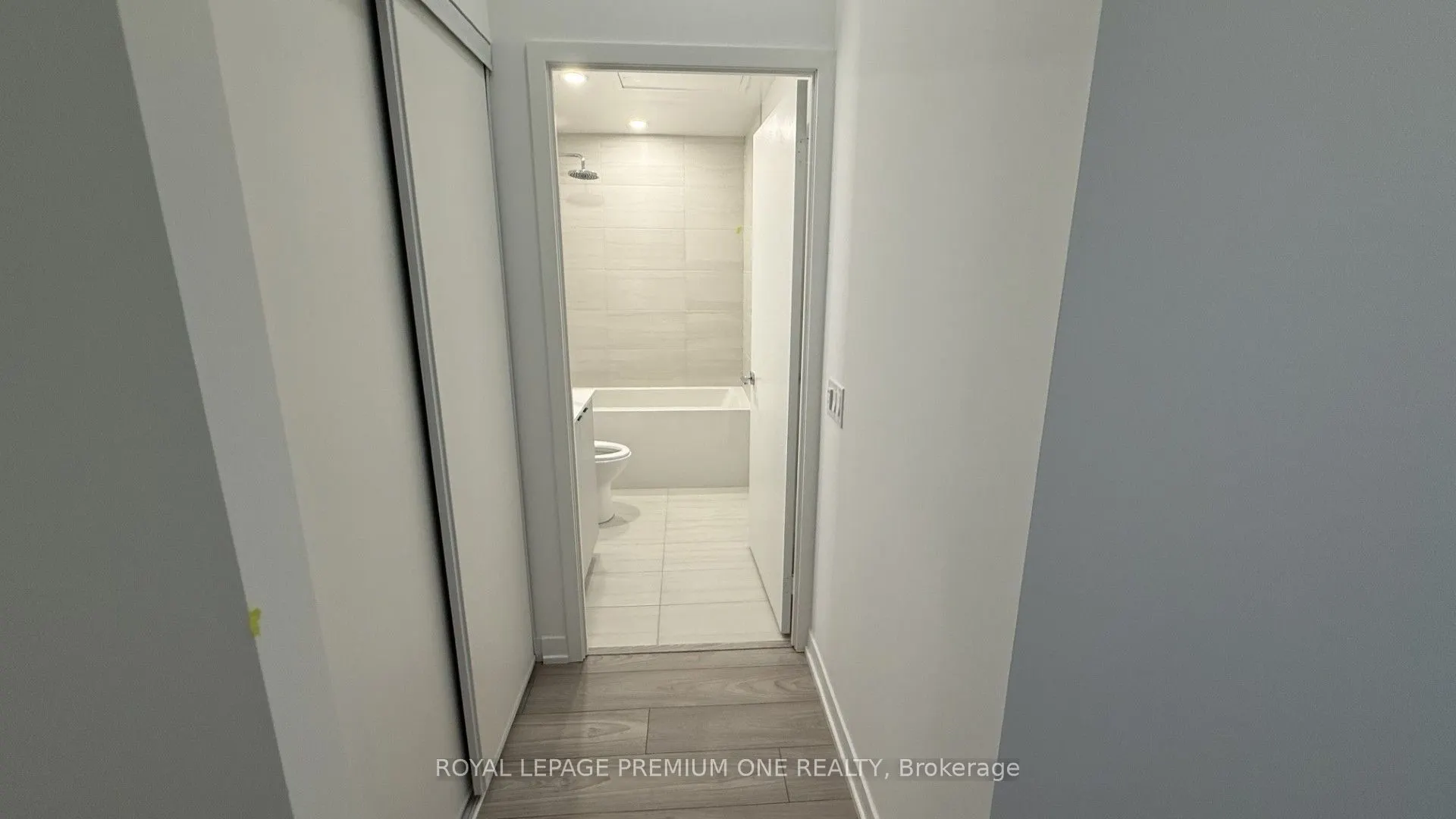 285 Dufferin Street W #430