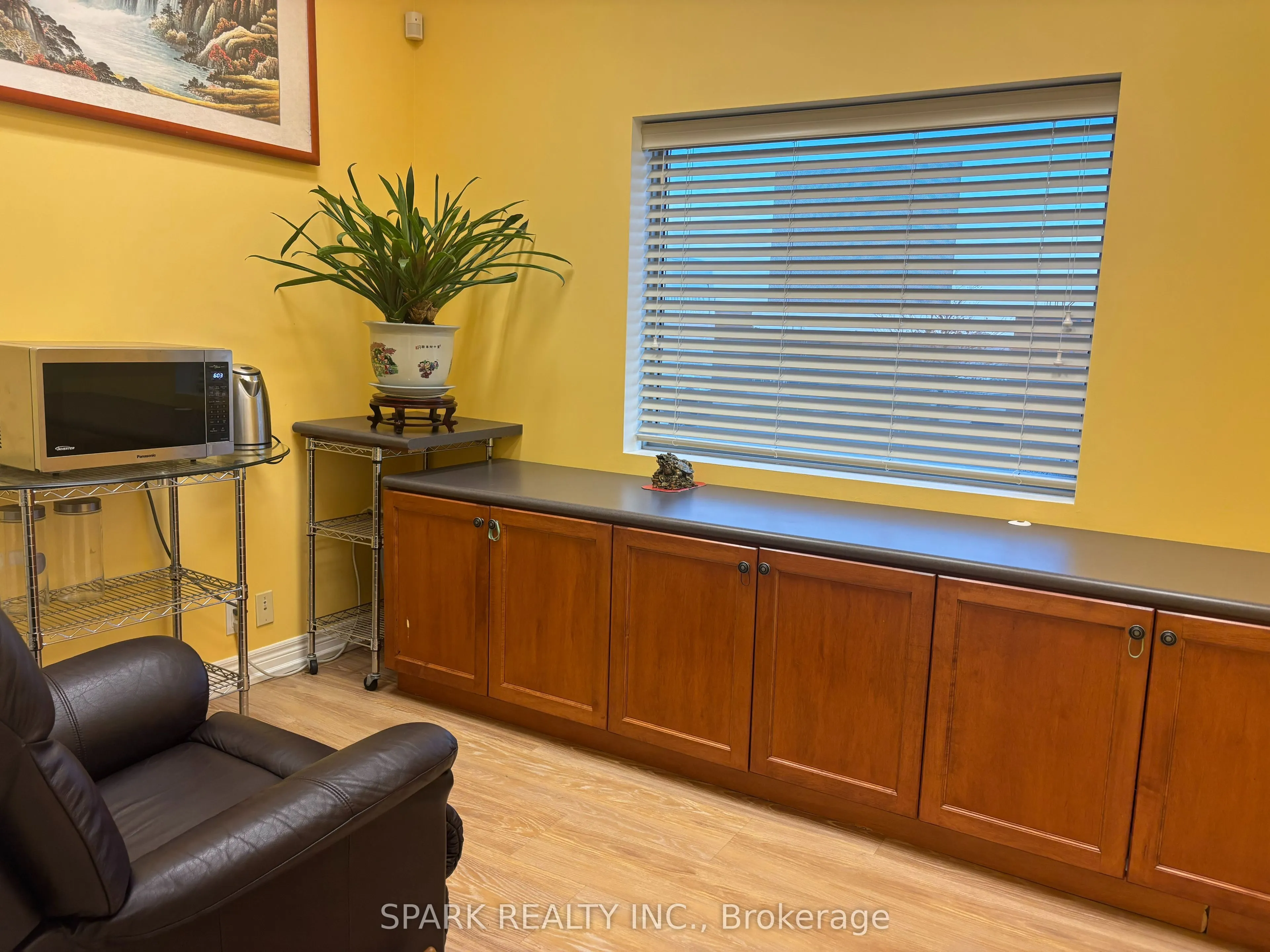 5006 South Service Road #6