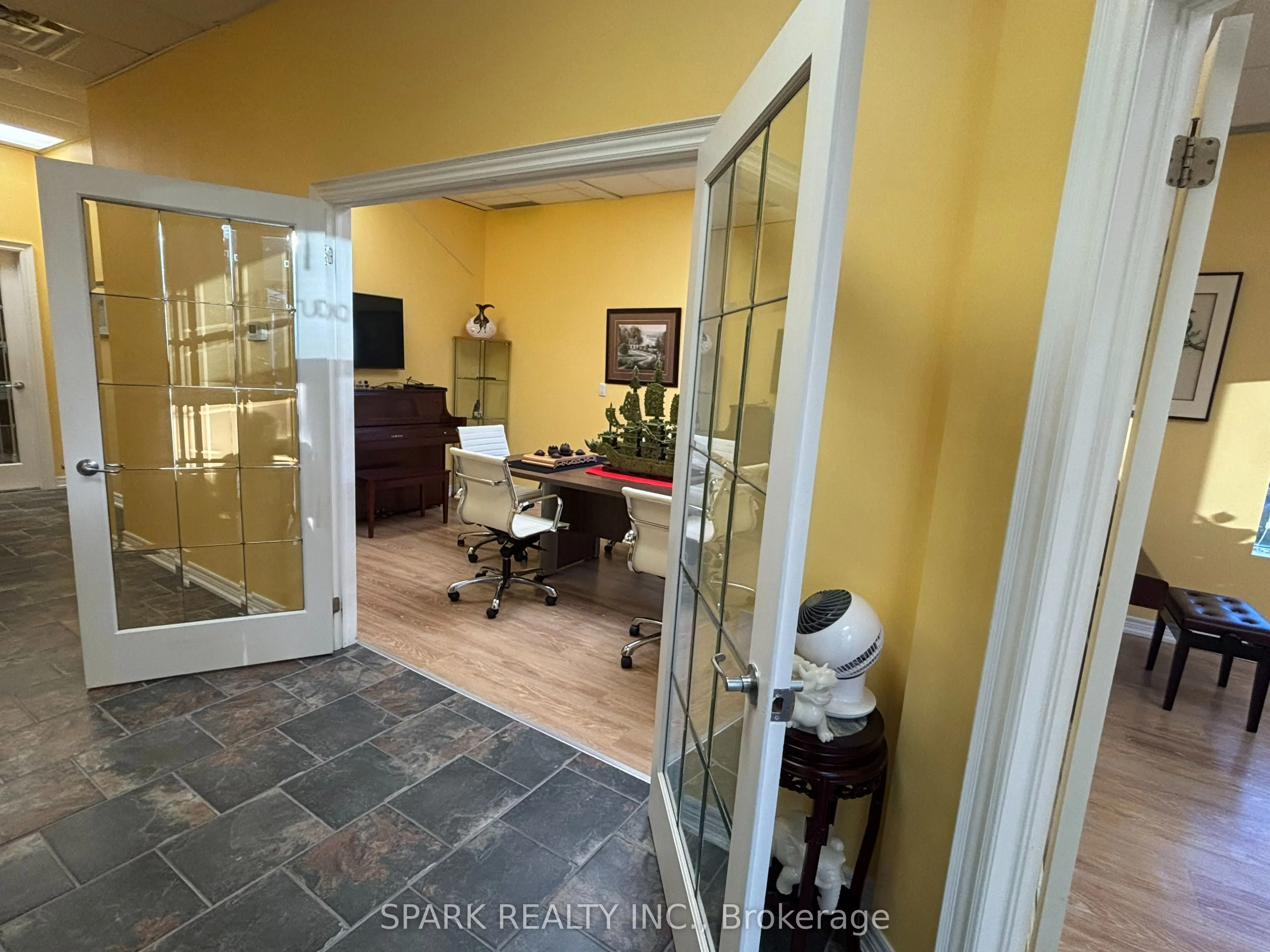 5006 South Service Road #6