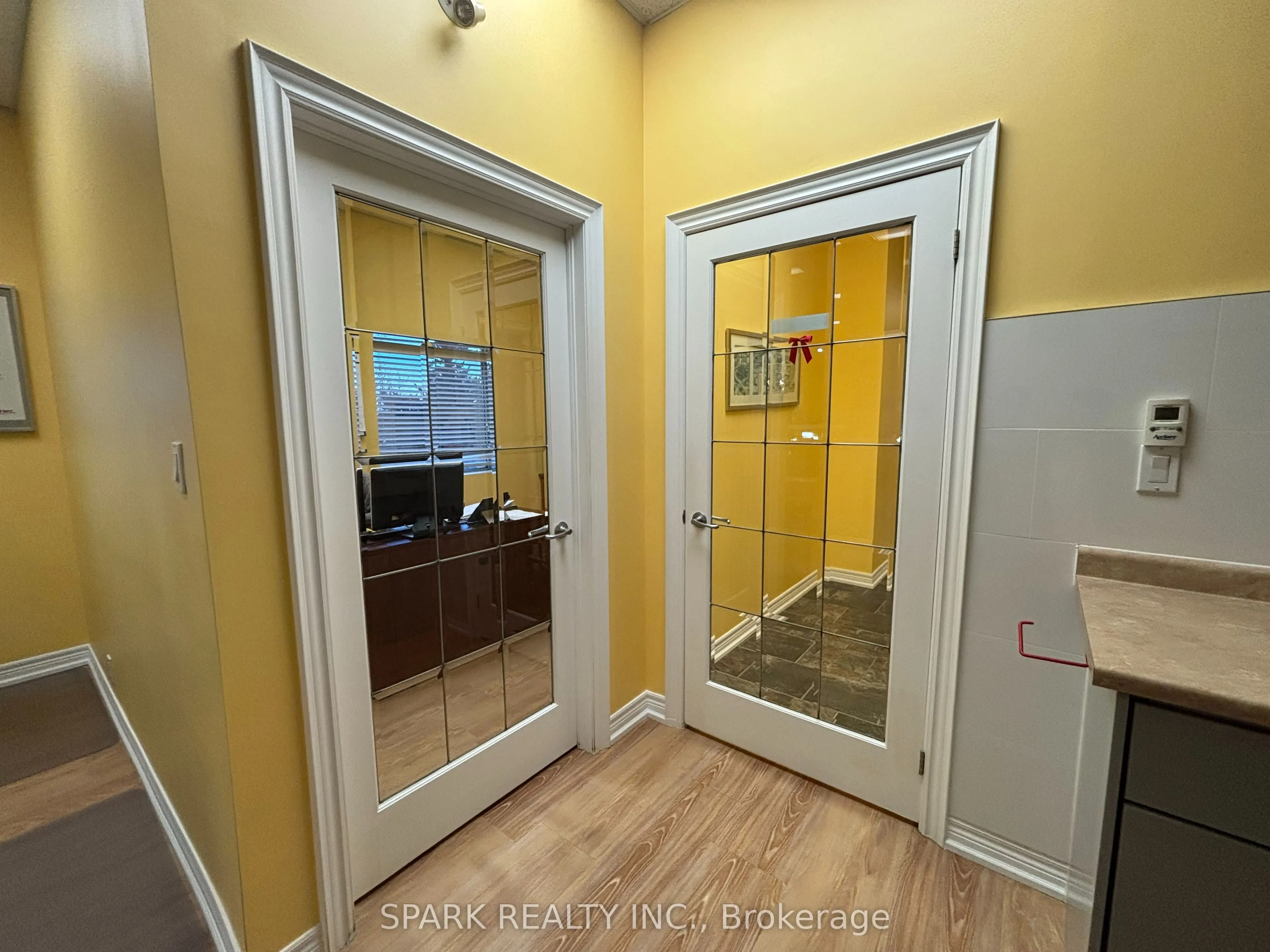 5006 South Service Road #6