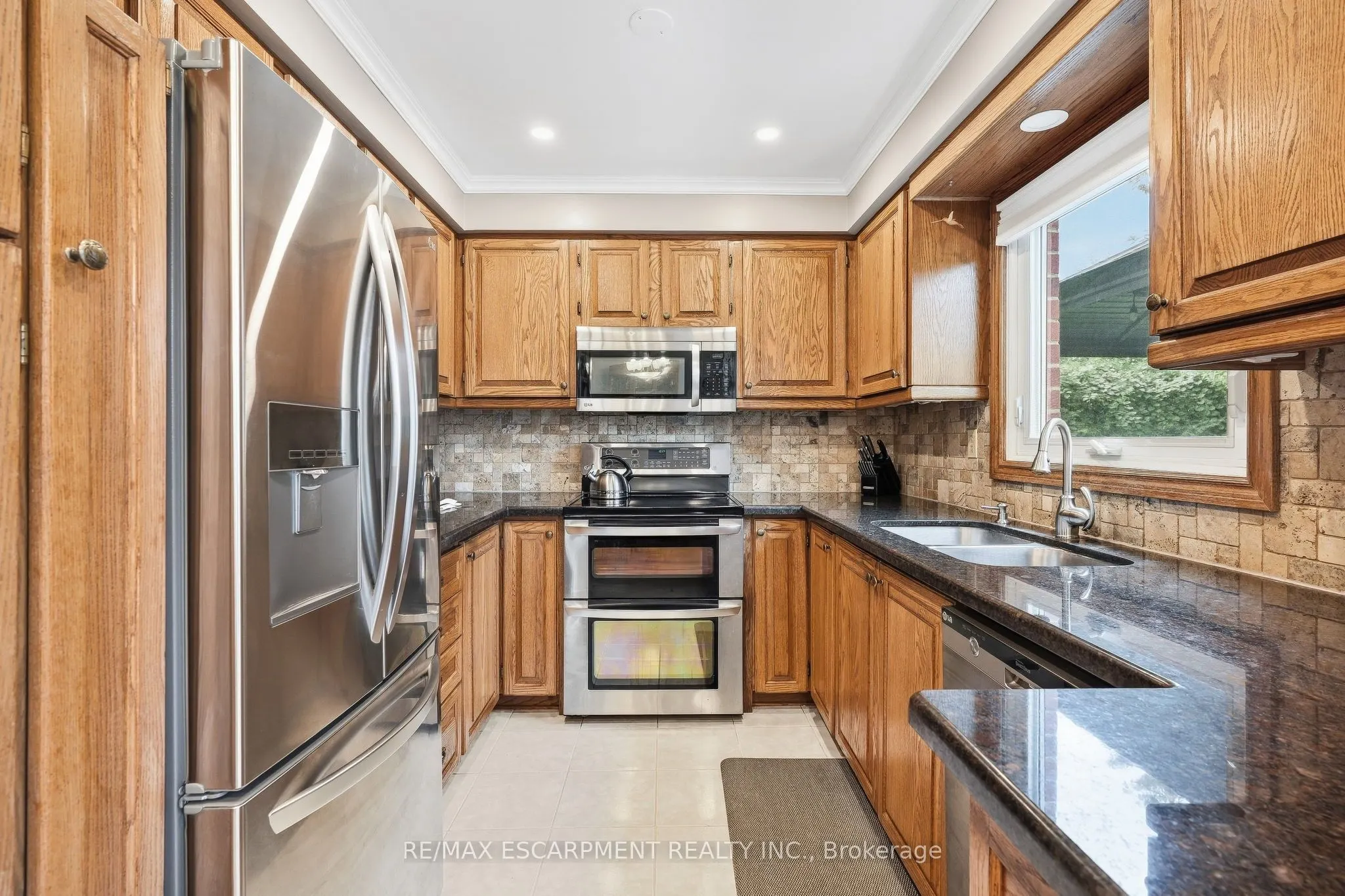 607 CLOVER PARK Crescent
