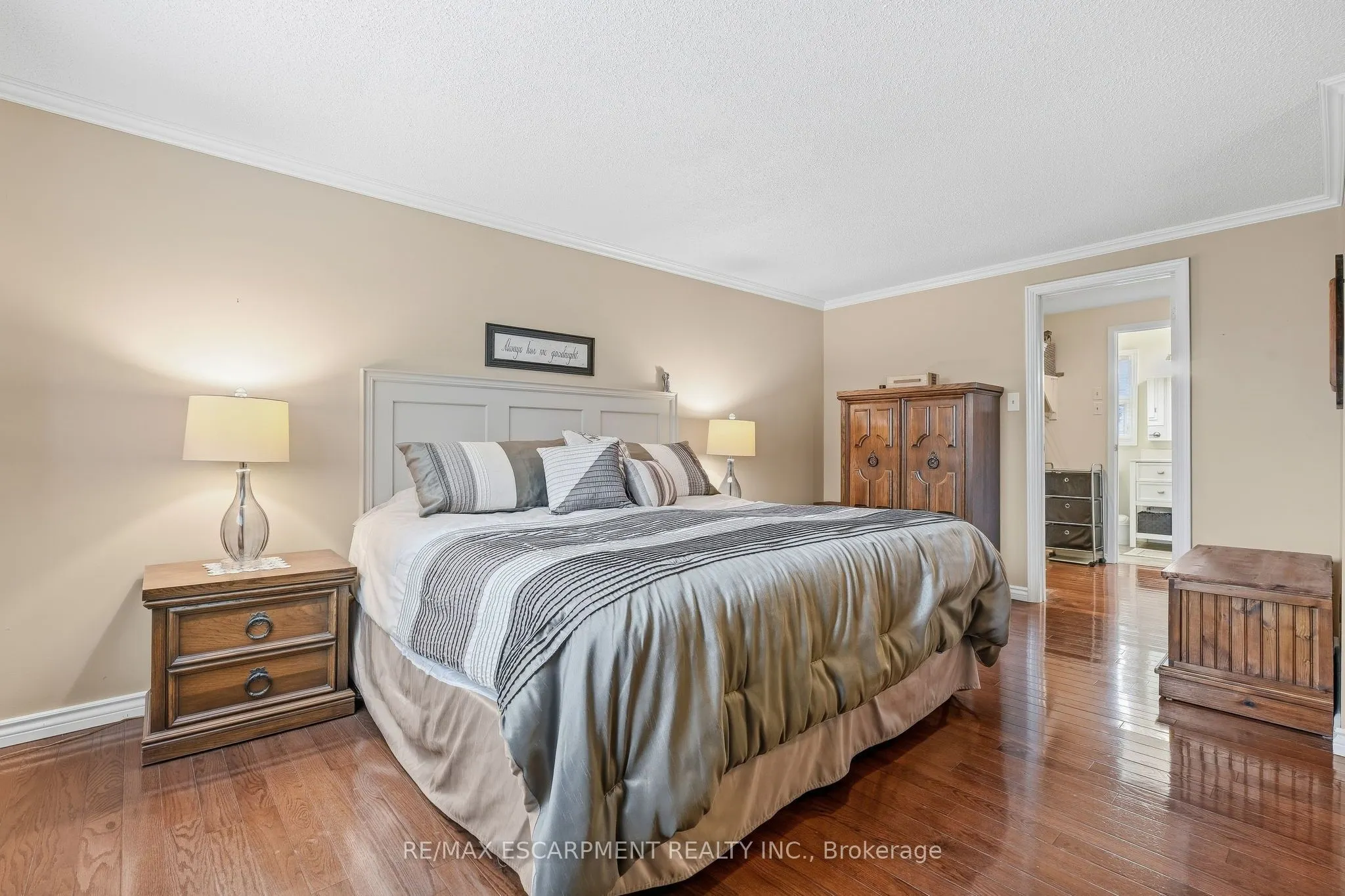 607 CLOVER PARK Crescent