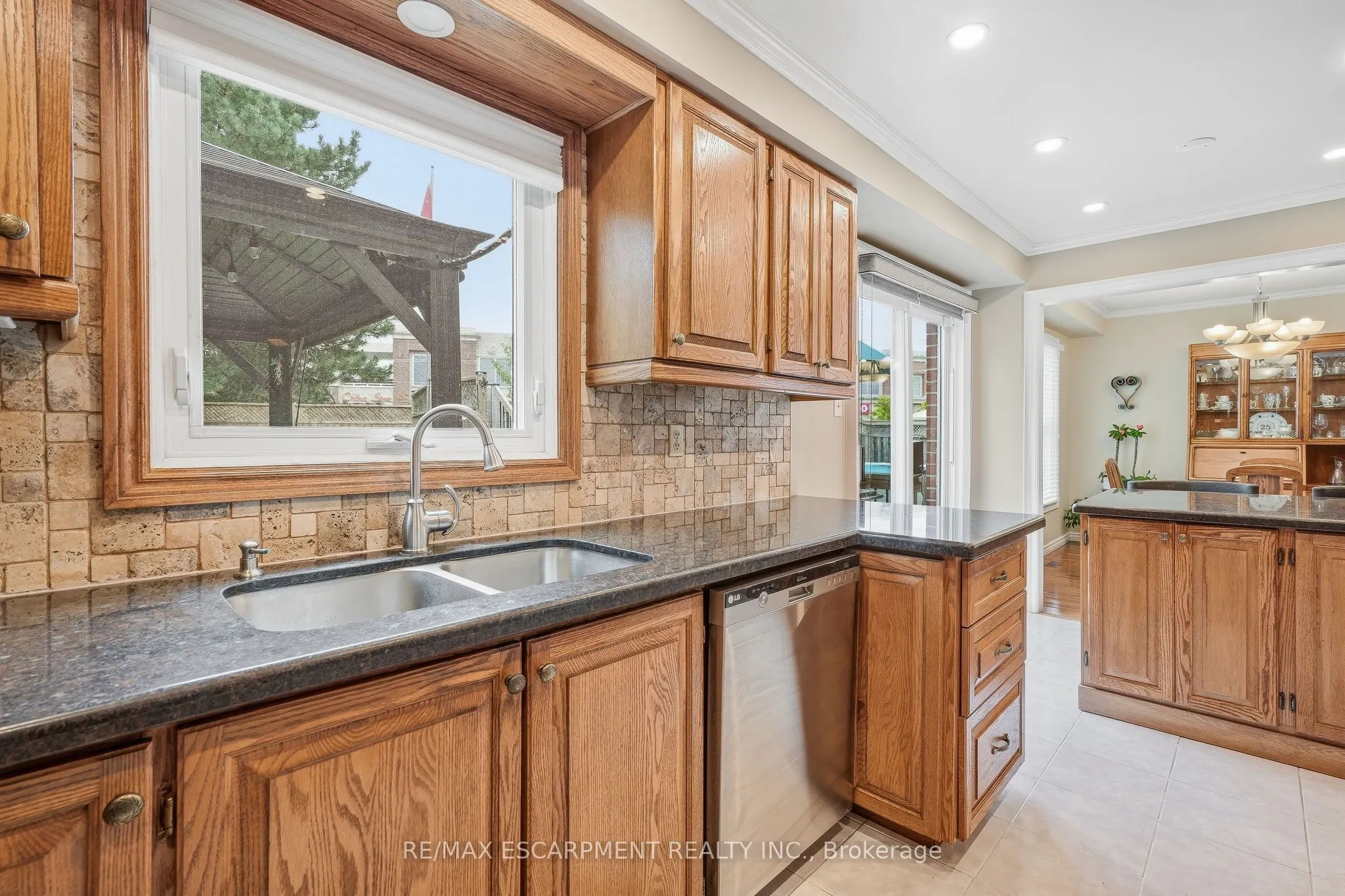 607 CLOVER PARK Crescent