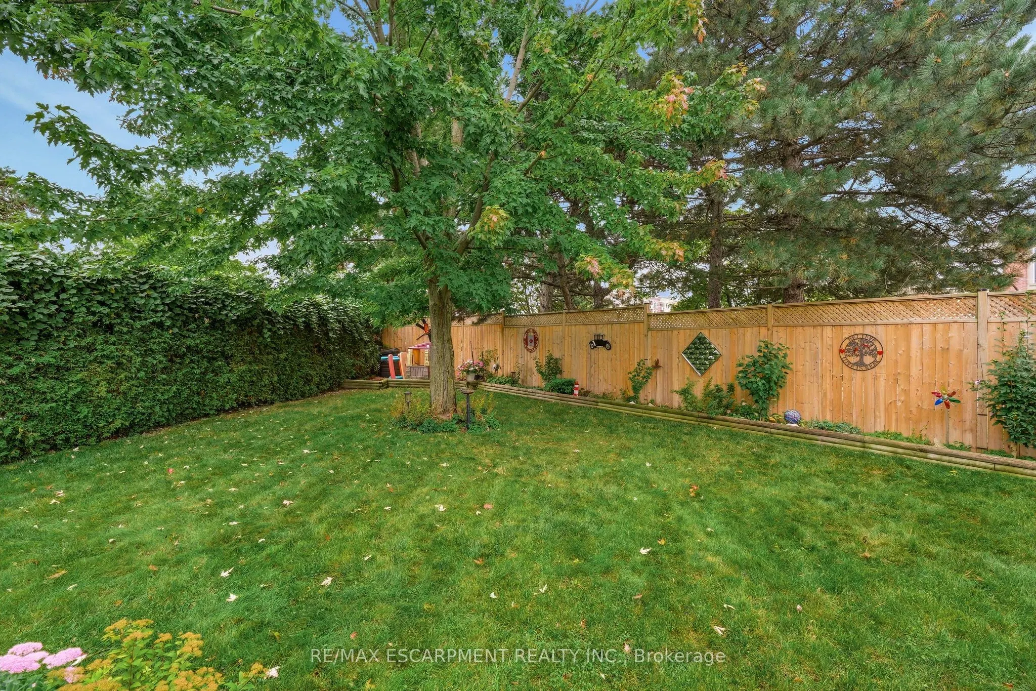 607 CLOVER PARK Crescent