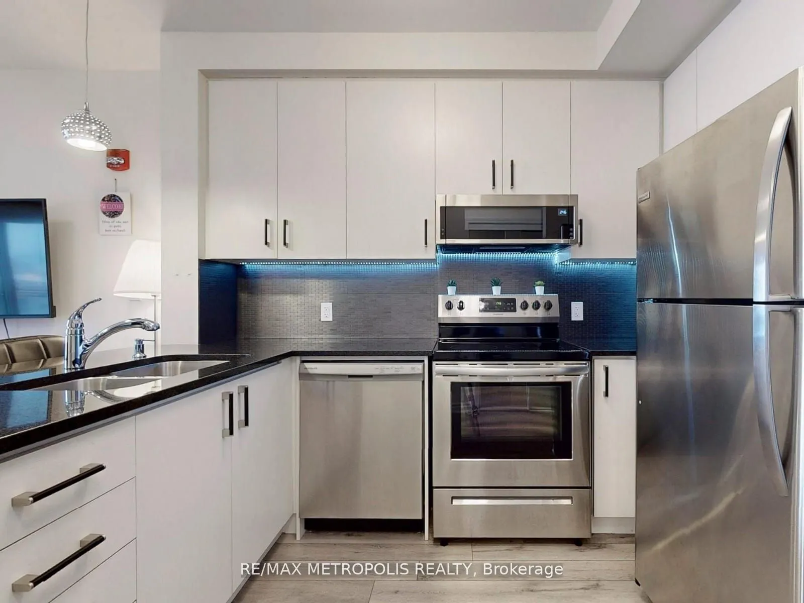 200 Lagerfeld Drive #401