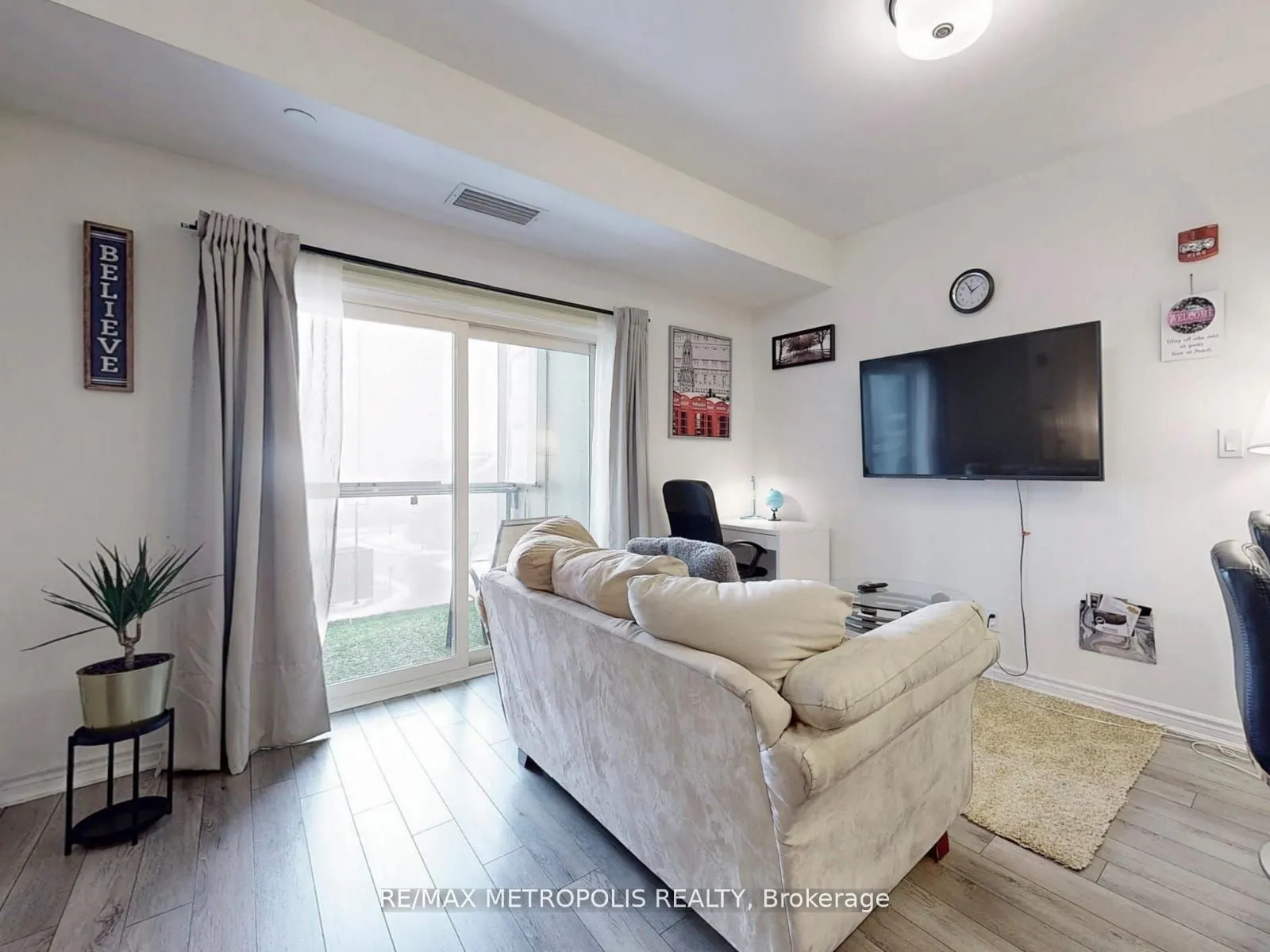 200 Lagerfeld Drive #401
