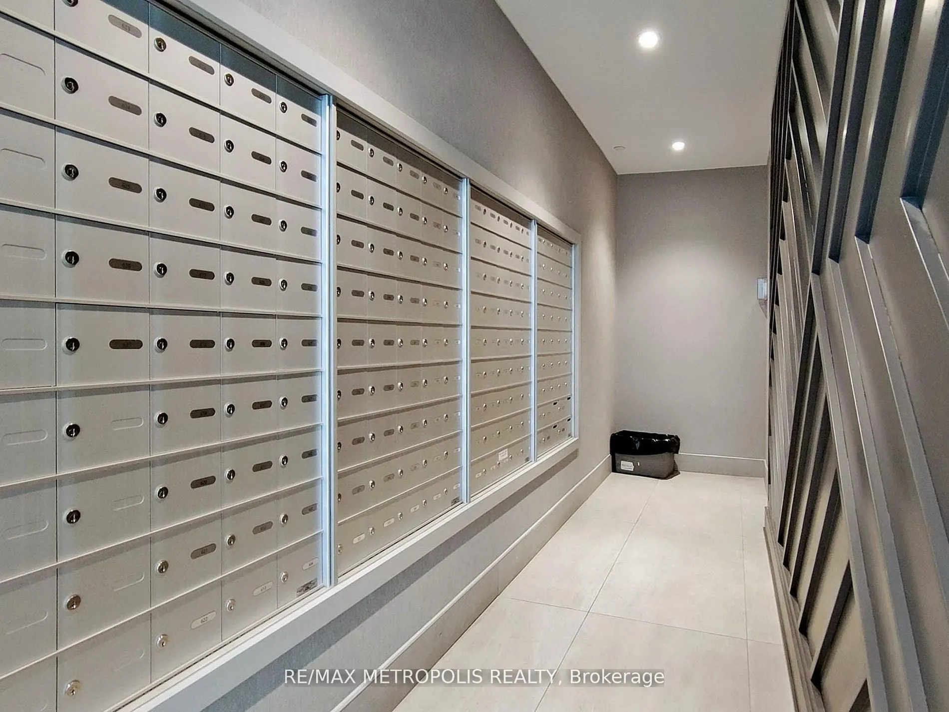 200 Lagerfeld Drive #401