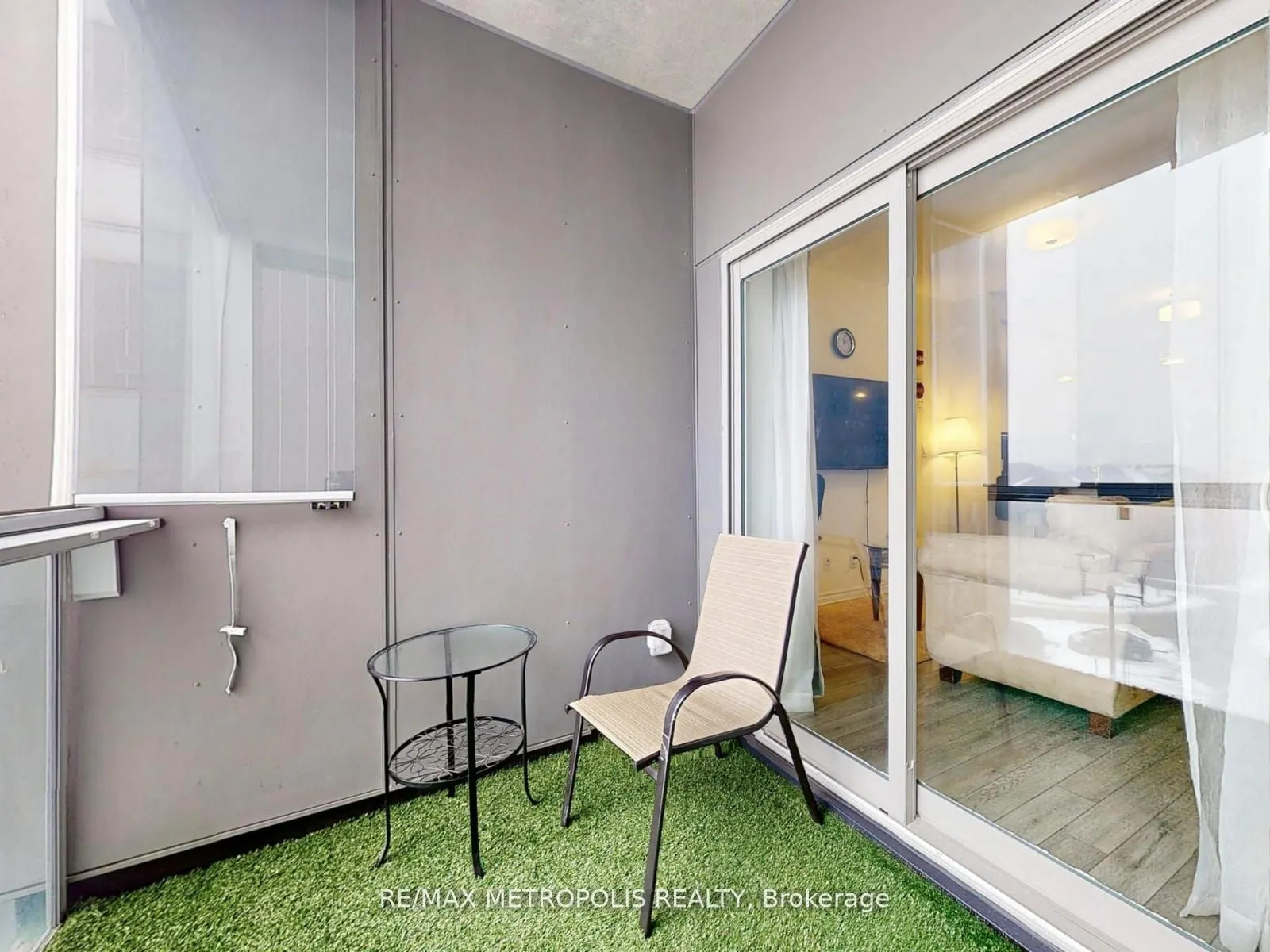 200 Lagerfeld Drive #401