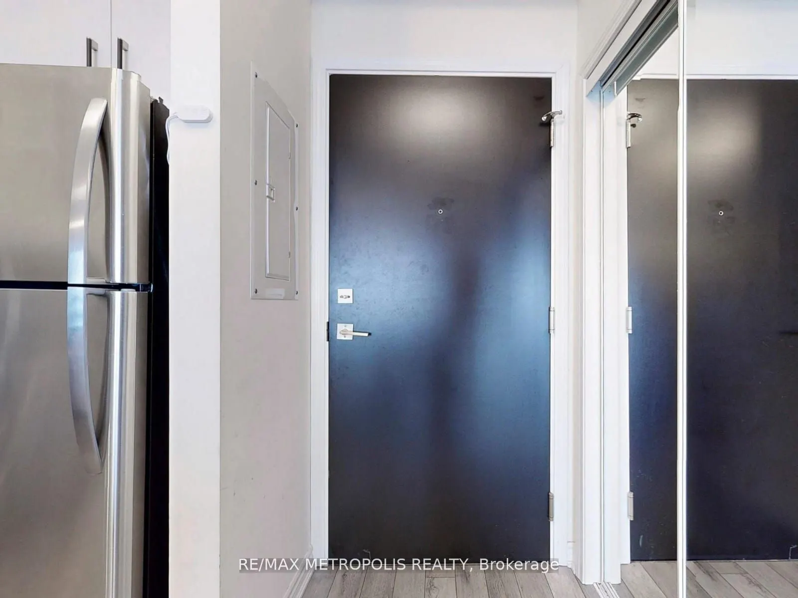 200 Lagerfeld Drive #401